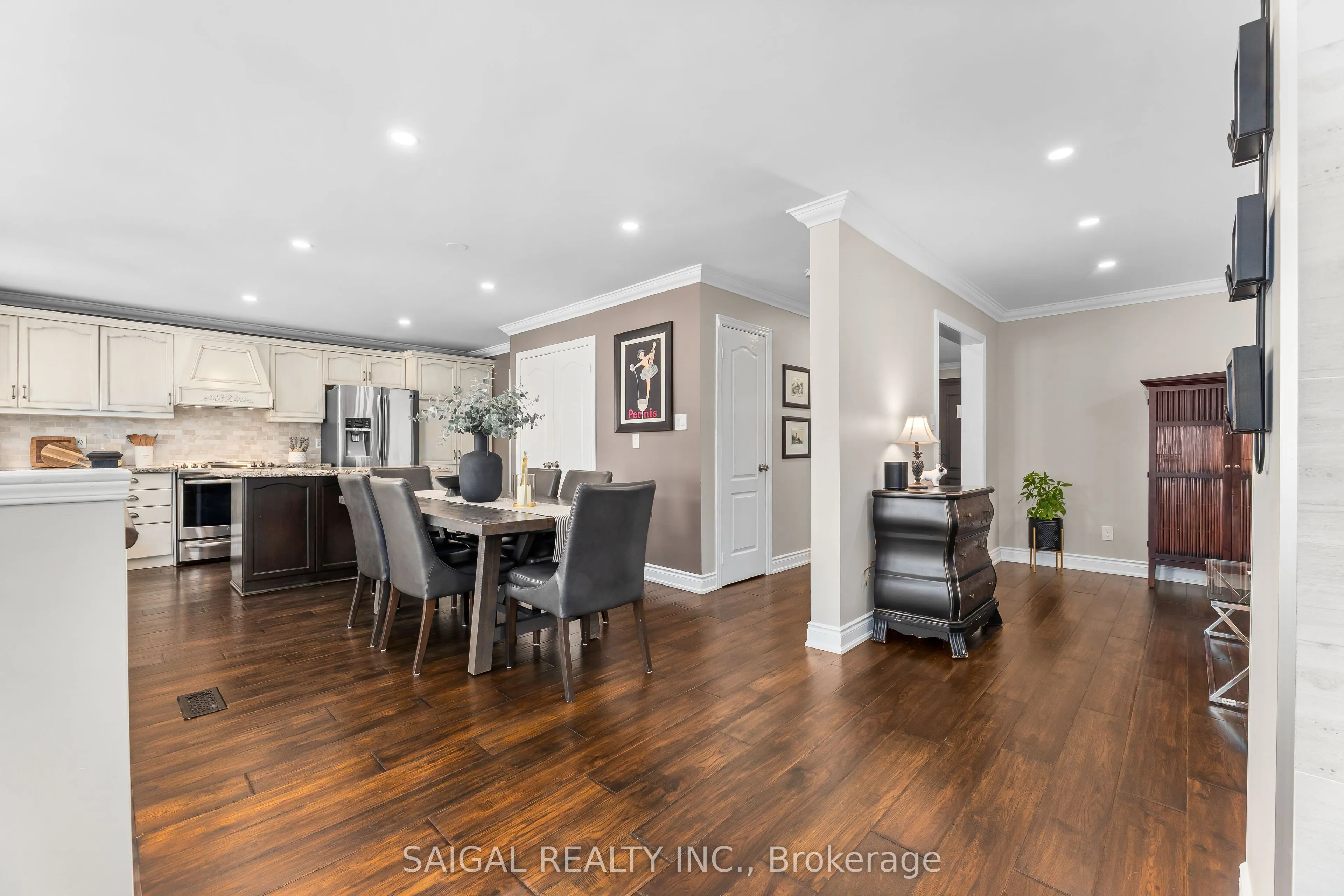 7174 Upton Crescent