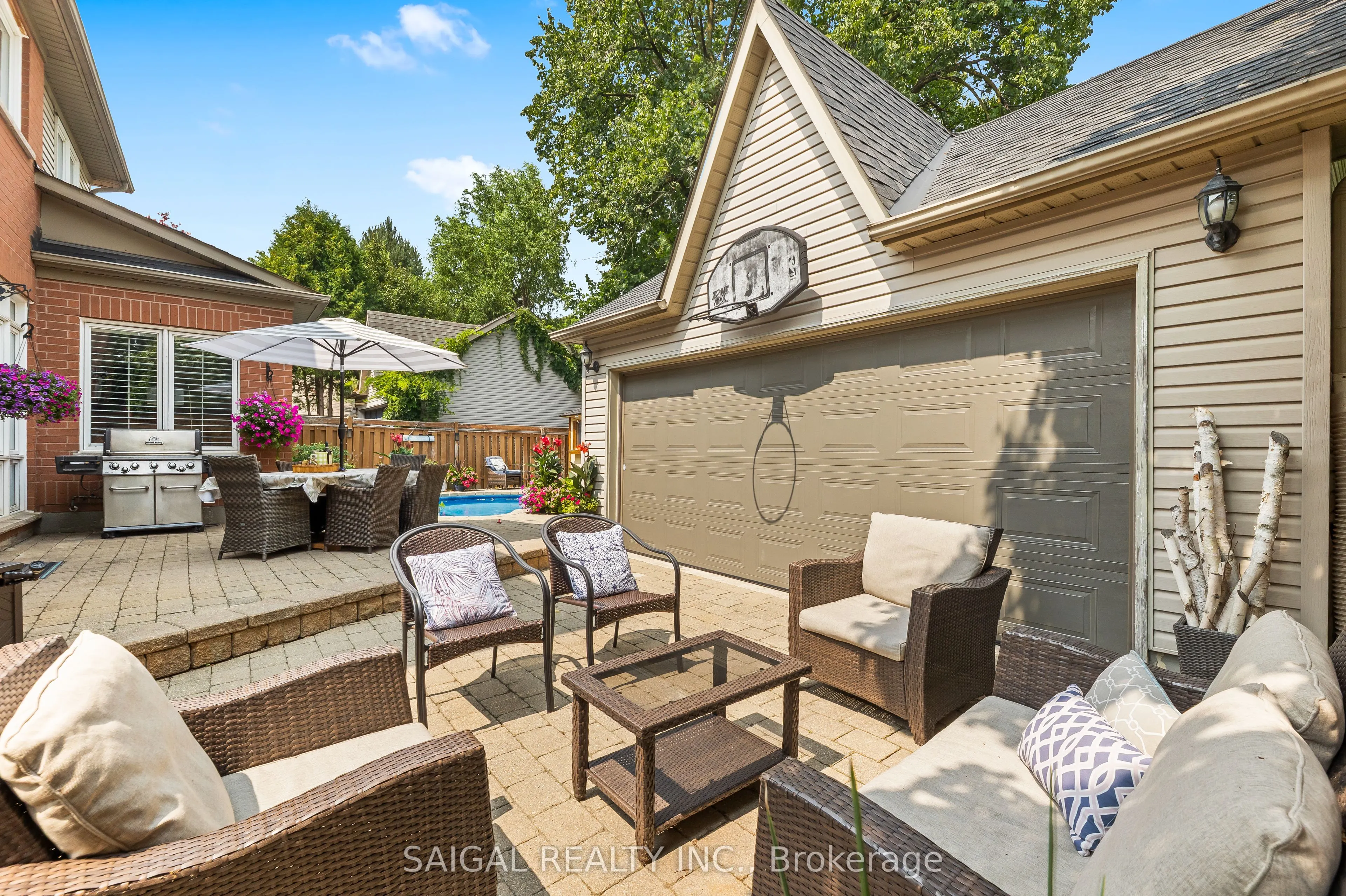7174 Upton Crescent