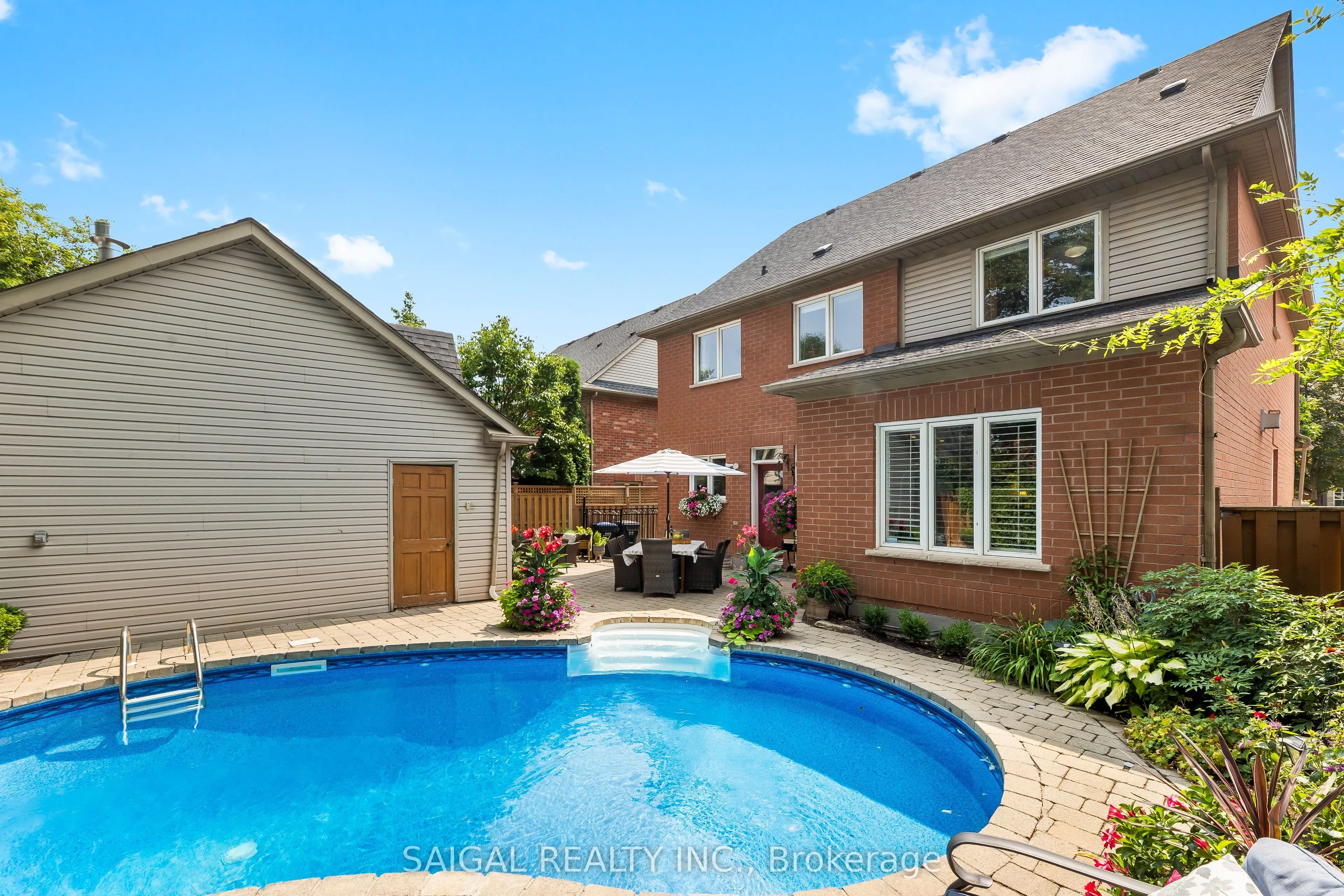 7174 Upton Crescent