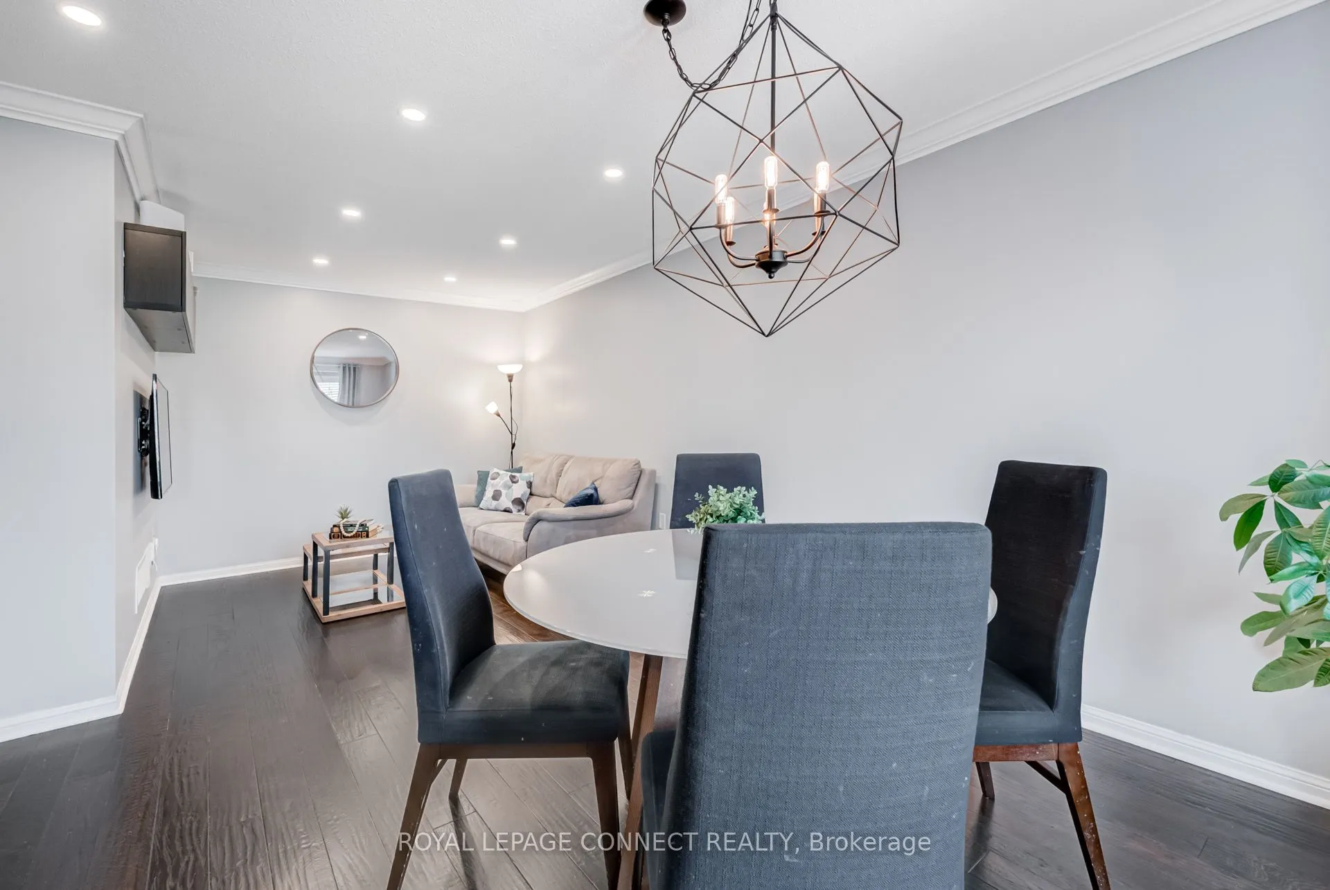 223 Woodley Crescent