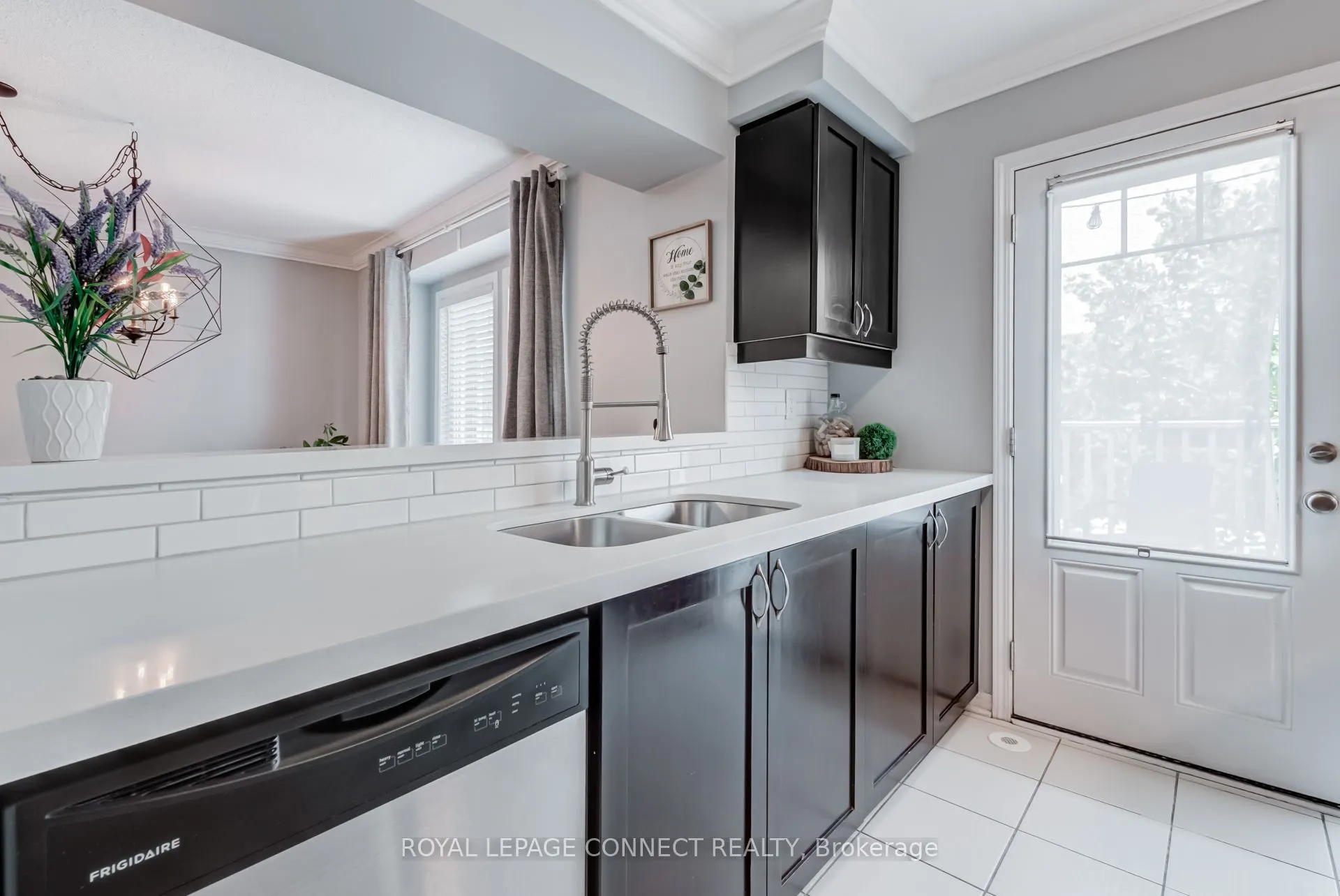 223 Woodley Crescent