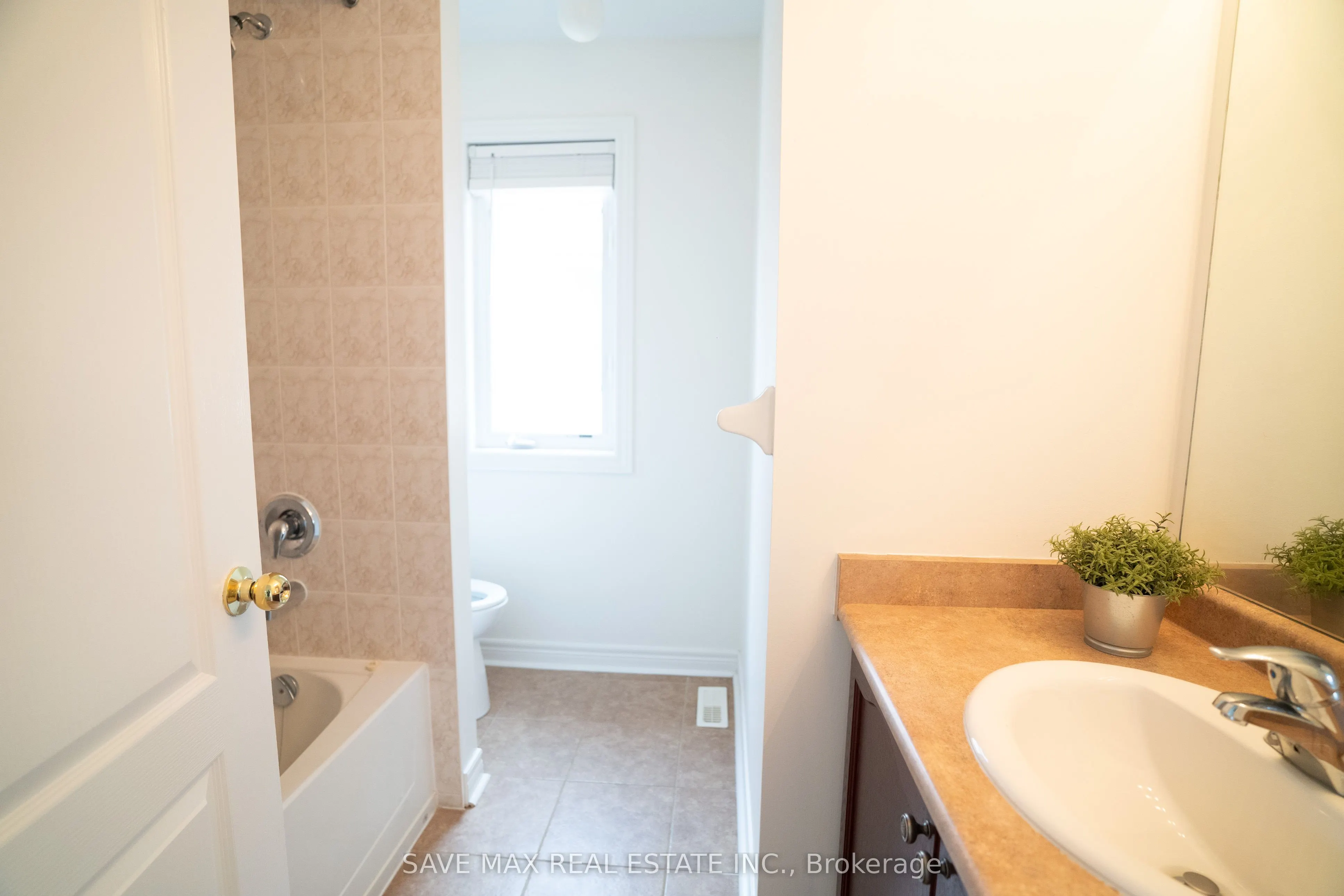 133 Weston Drive S
