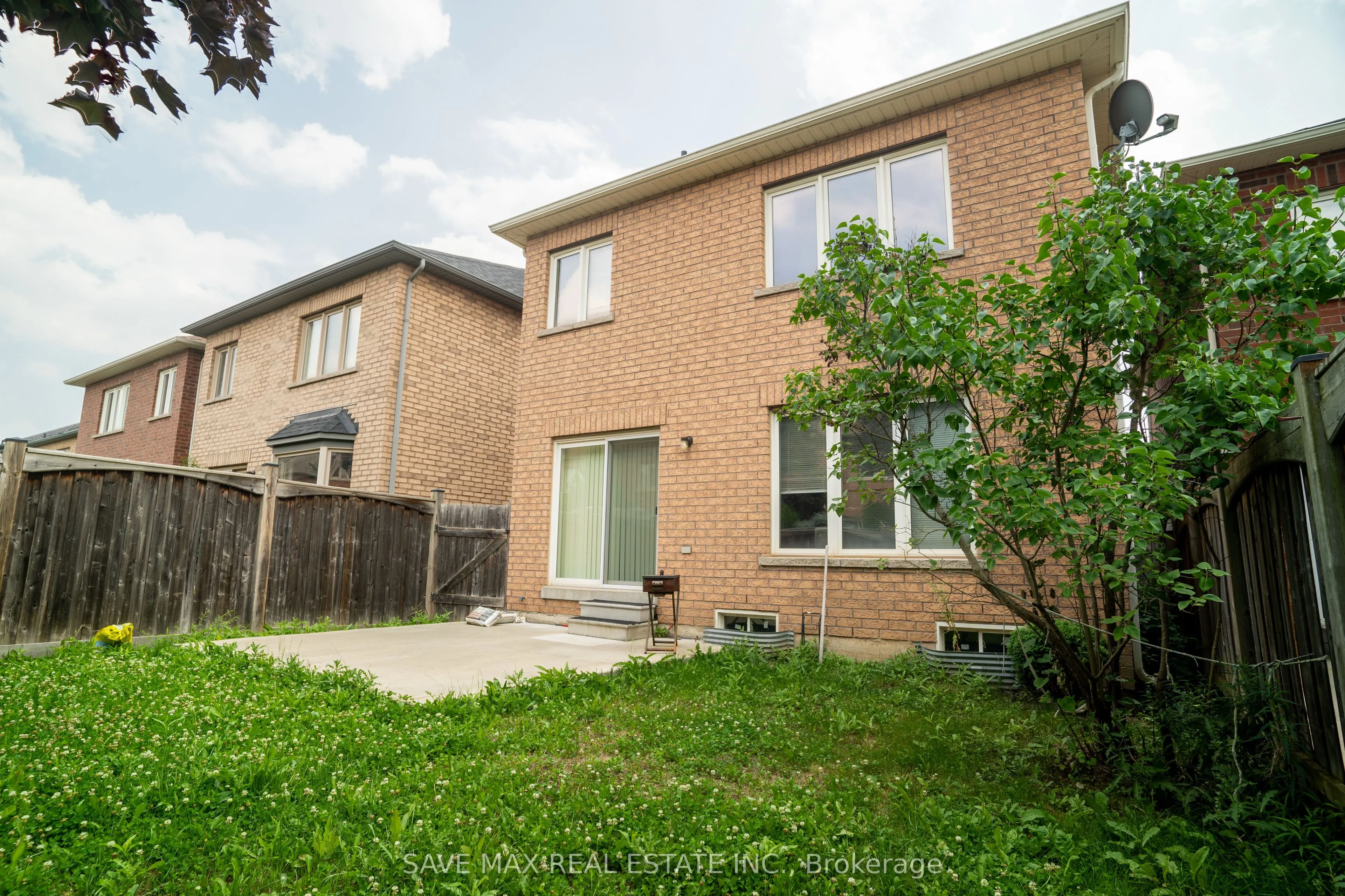 133 Weston Drive S