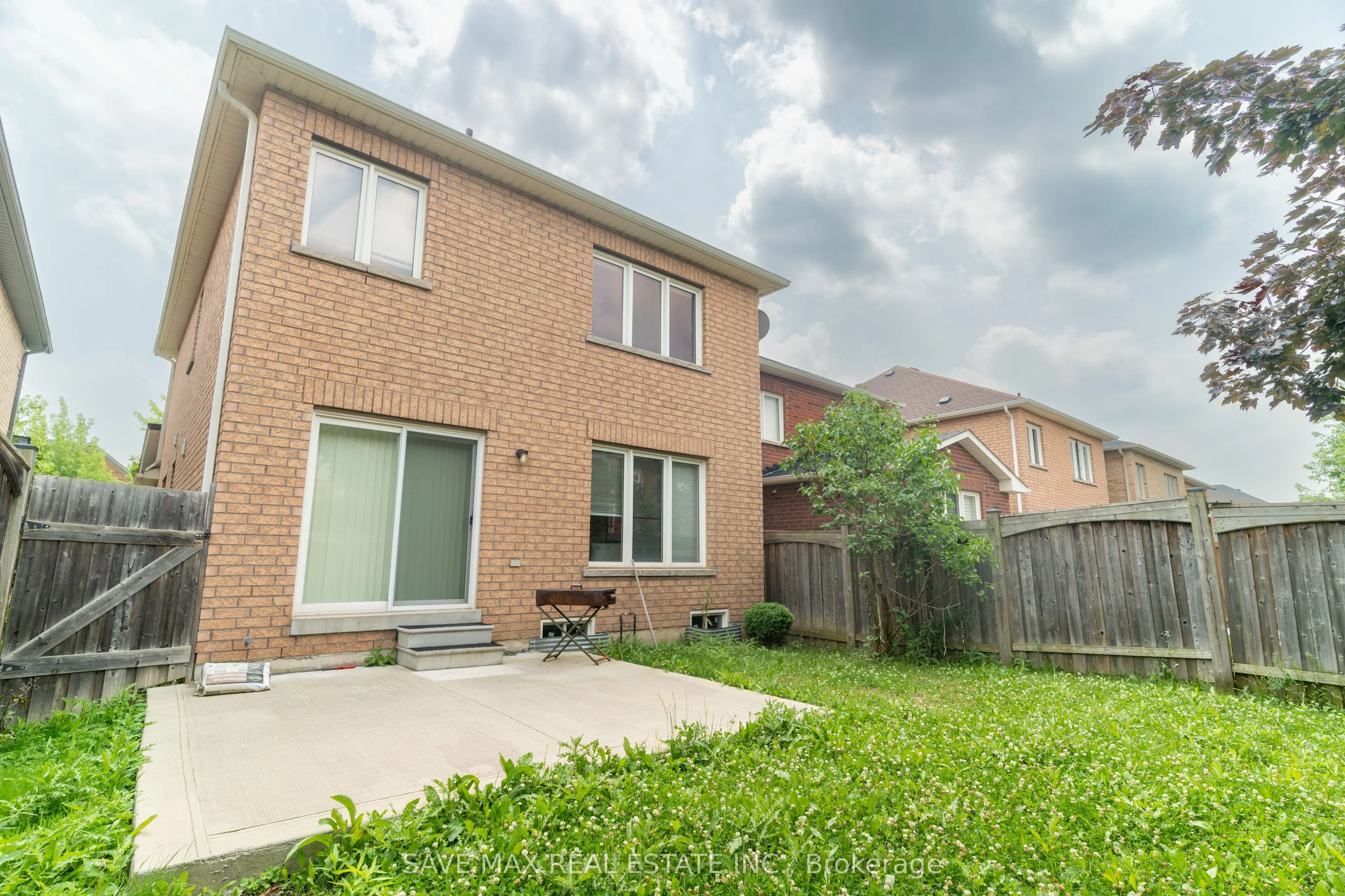 133 Weston Drive S