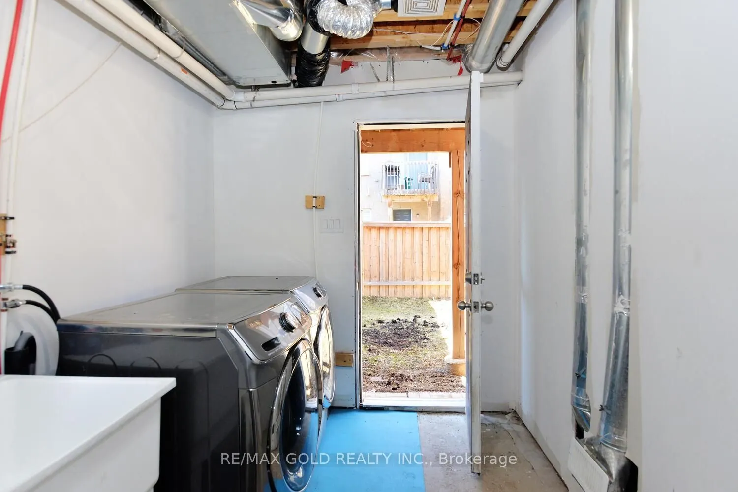 22 Cloudburst Road