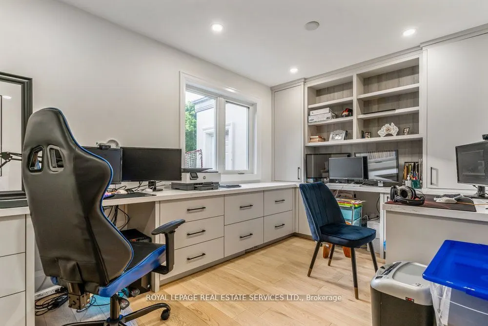 2498 Robin Drive