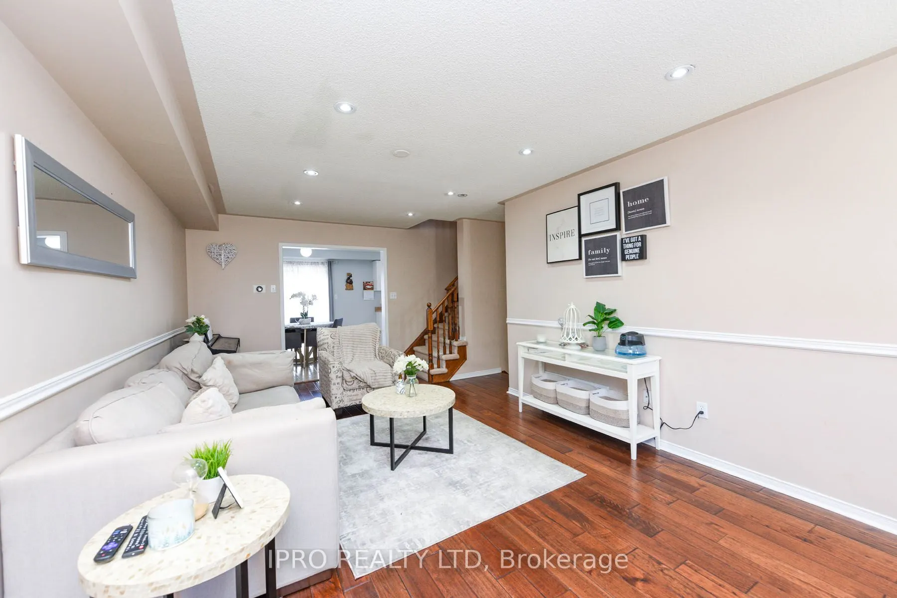 12 Bramcedar Crescent