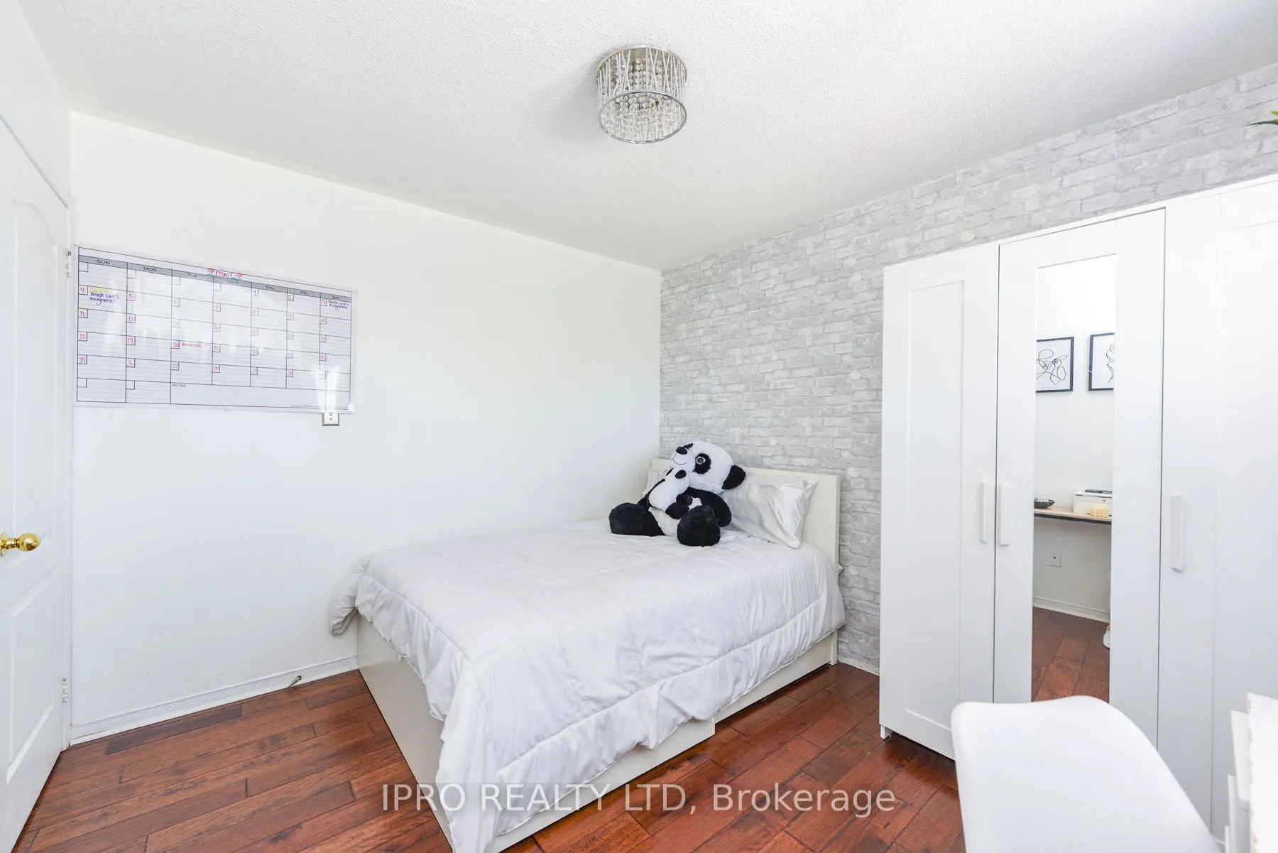 12 Bramcedar Crescent