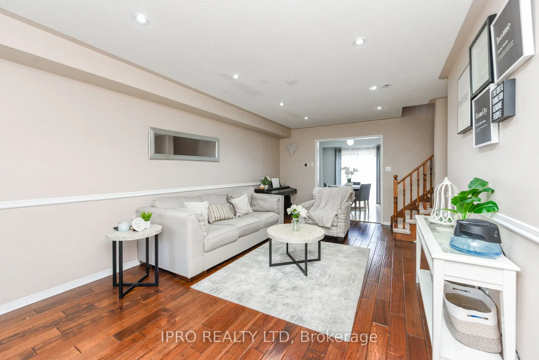 12 Bramcedar Crescent