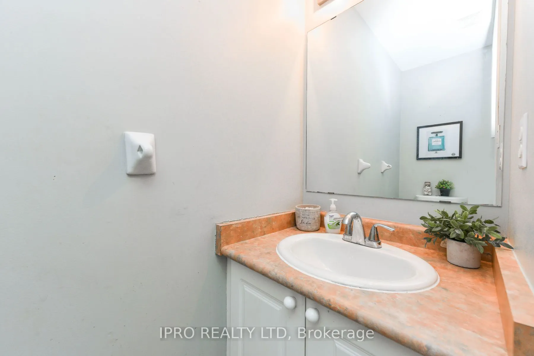 12 Bramcedar Crescent
