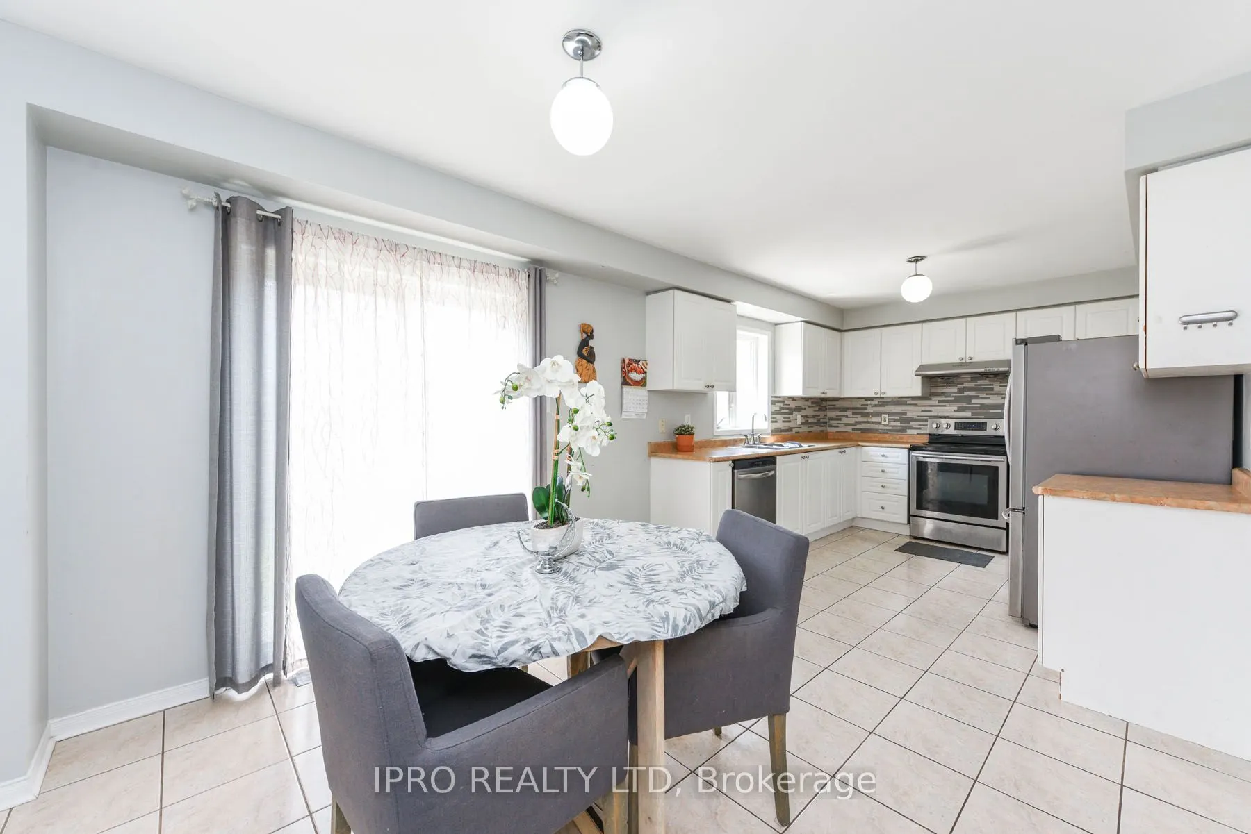 12 Bramcedar Crescent