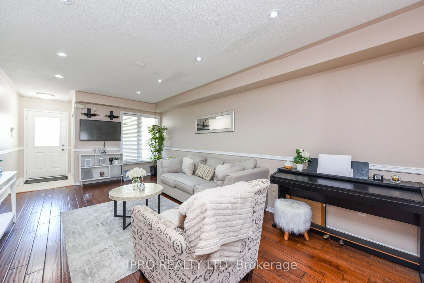 12 Bramcedar Crescent