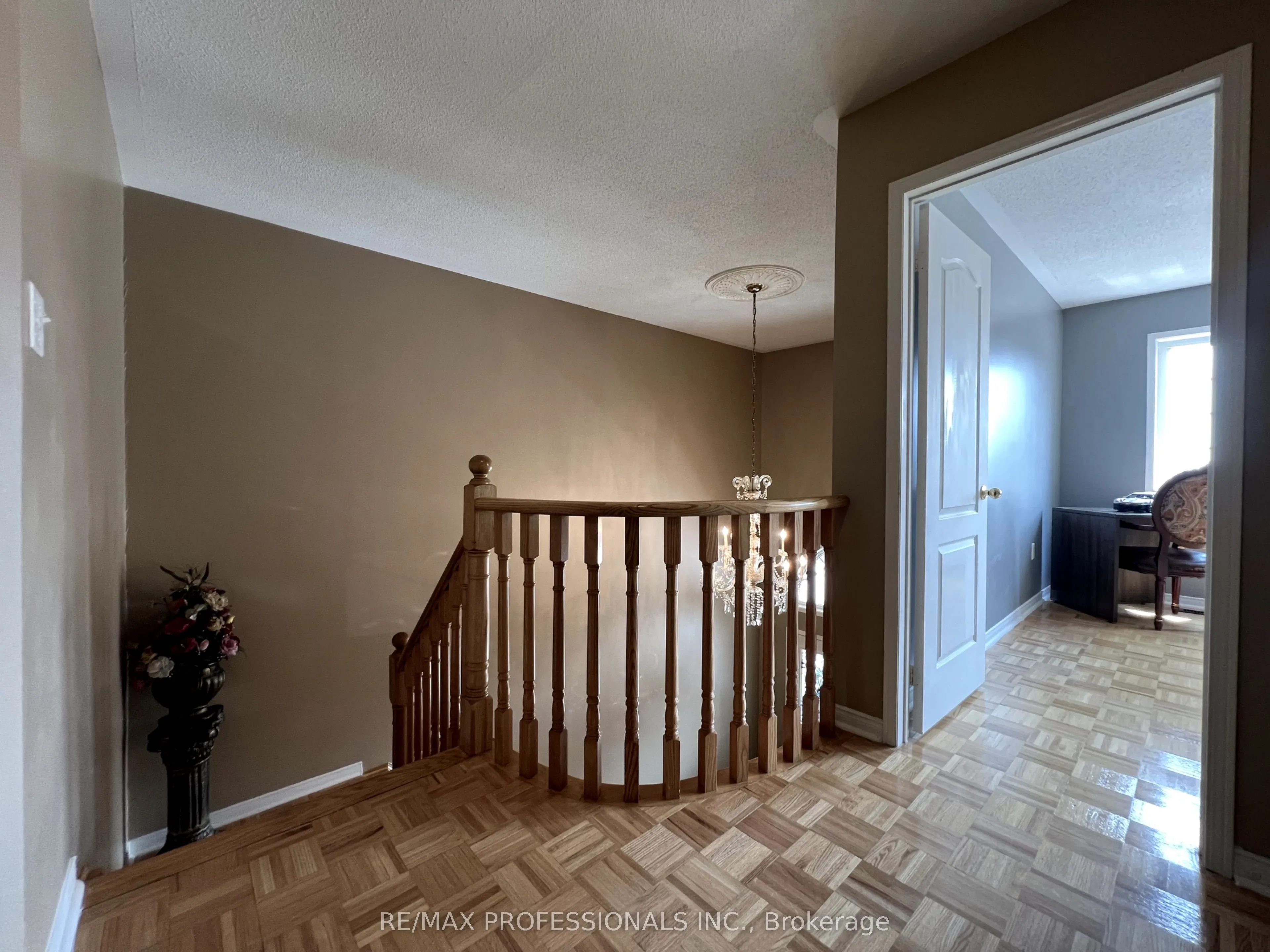 25 Whitehouse Crescent