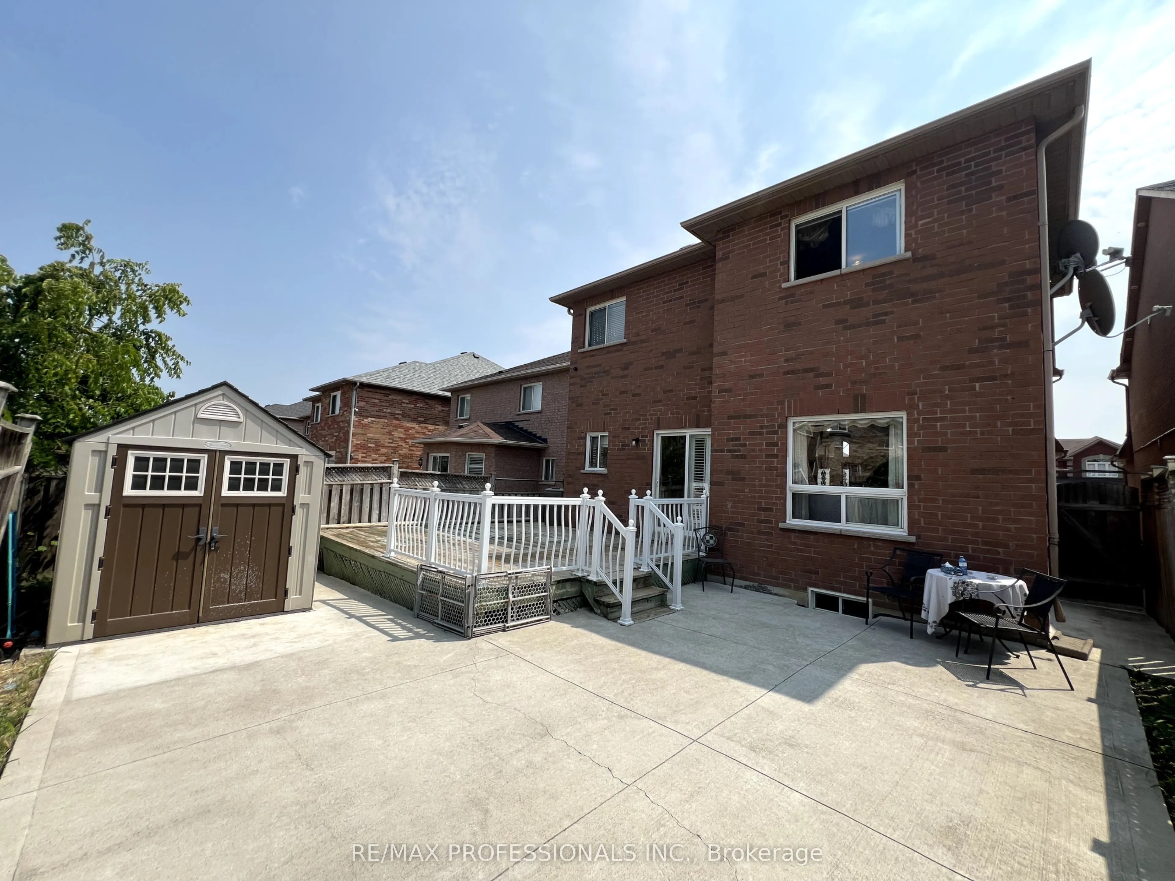 25 Whitehouse Crescent