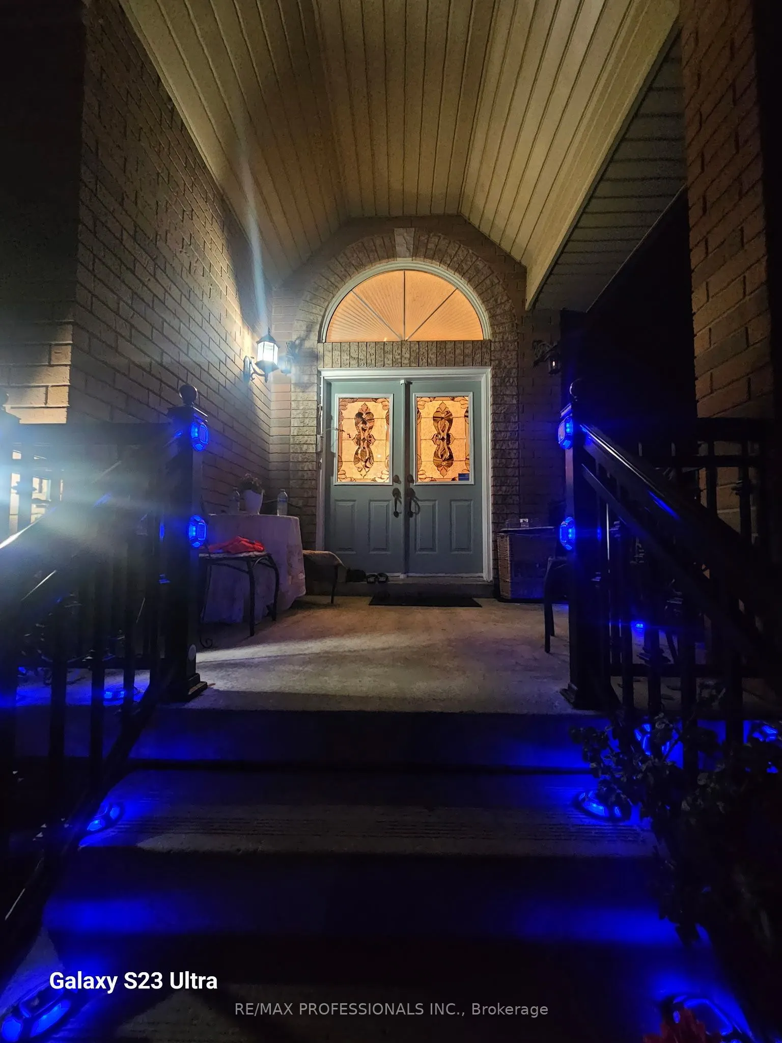 25 Whitehouse Crescent