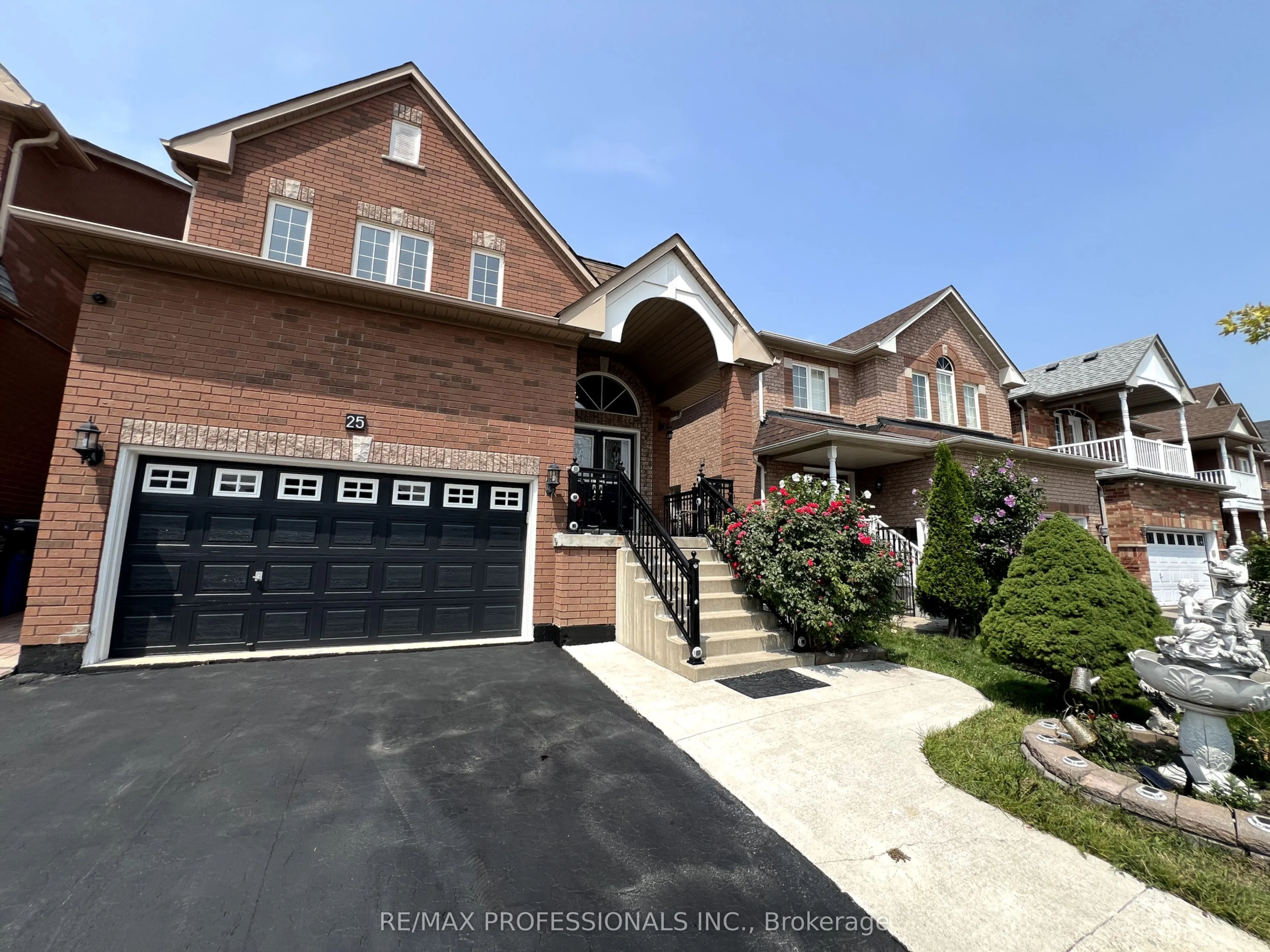 25 Whitehouse Crescent
