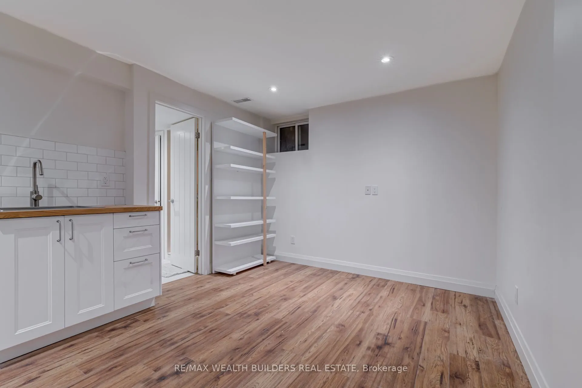 172 indian road Crescent