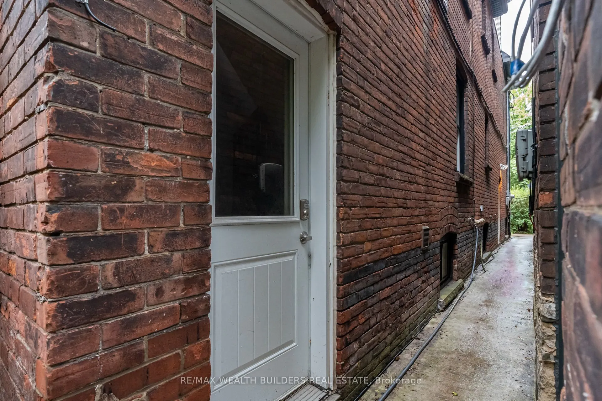 172 indian road Crescent