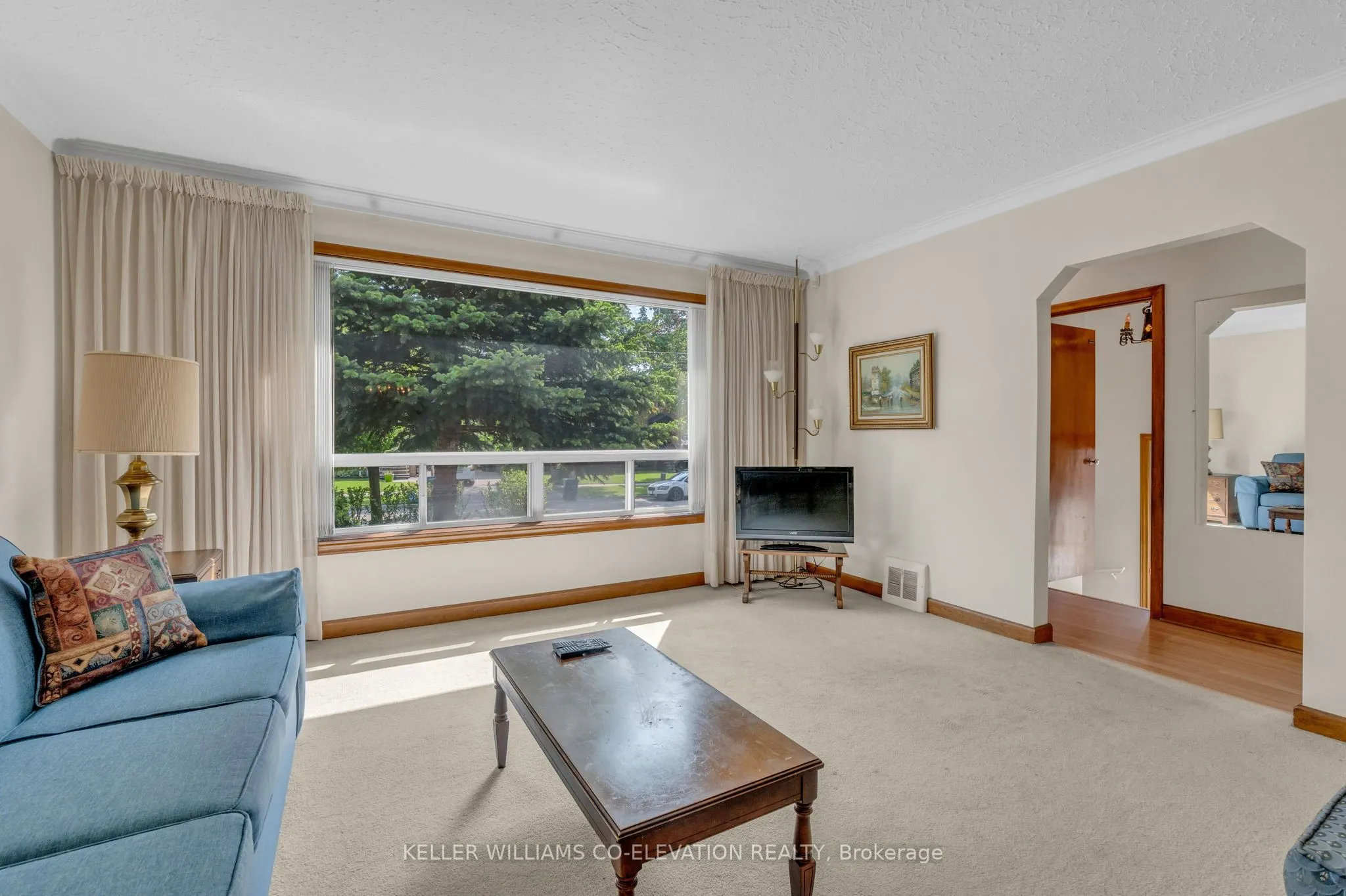 10 Robindale Avenue