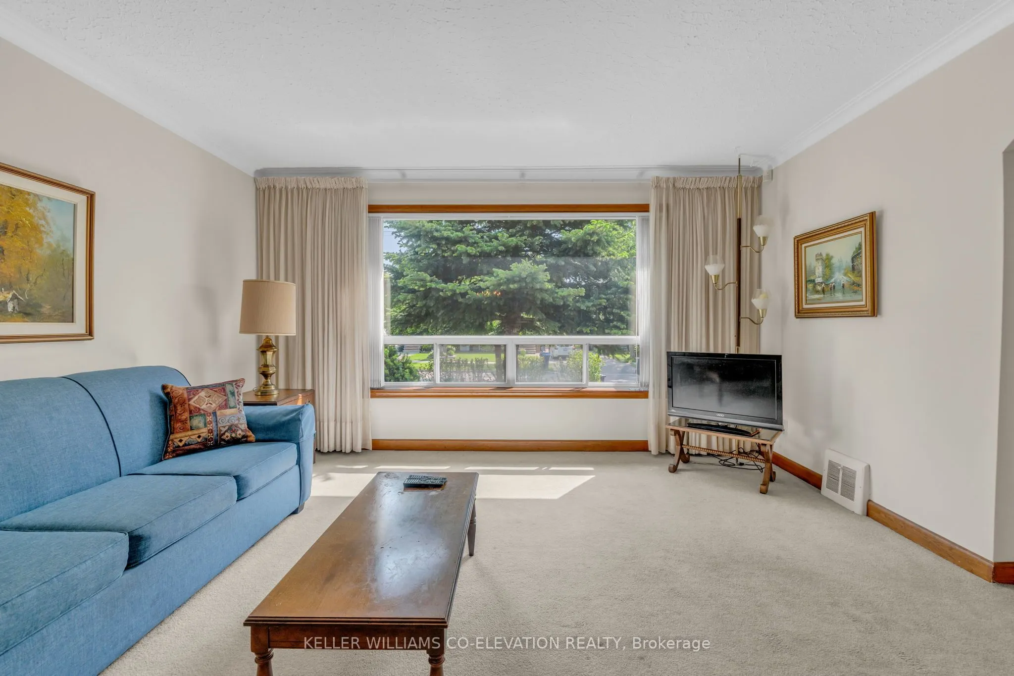 10 Robindale Avenue