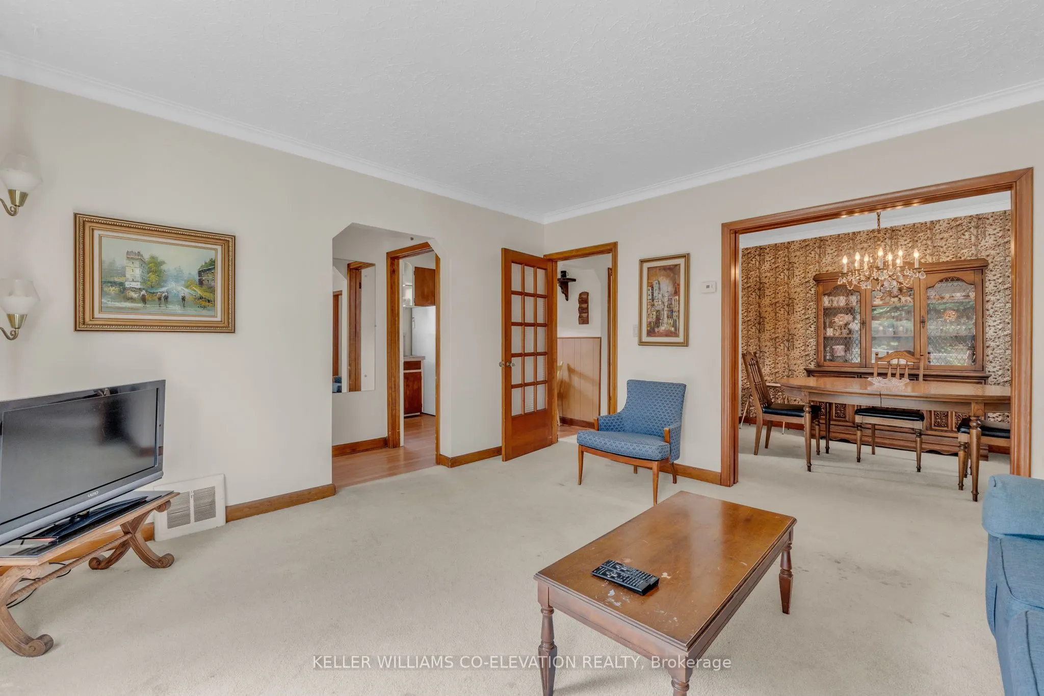 10 Robindale Avenue