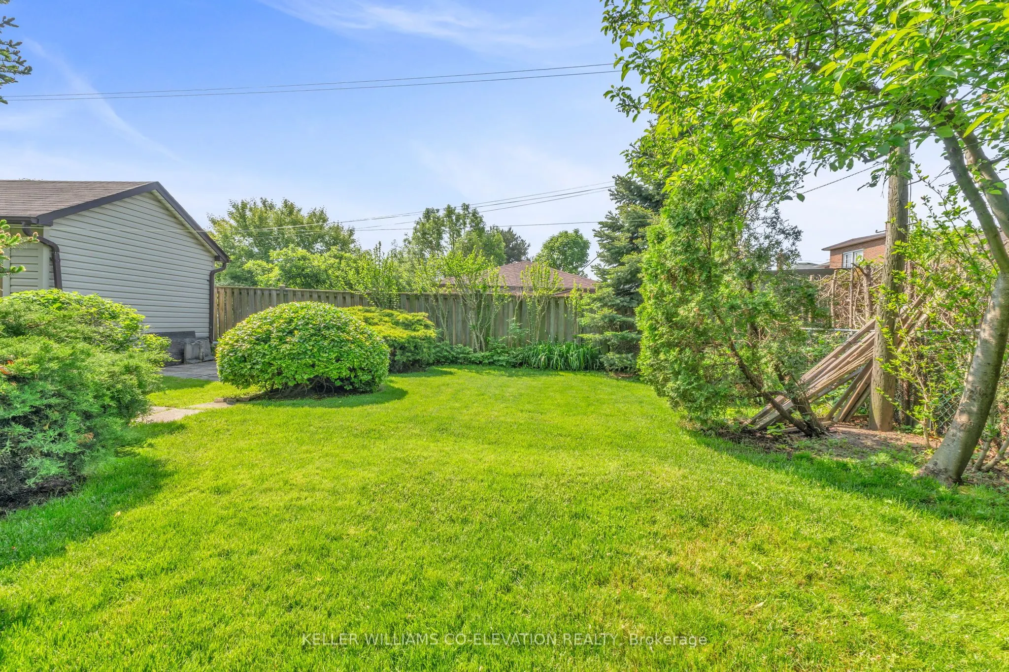 10 Robindale Avenue