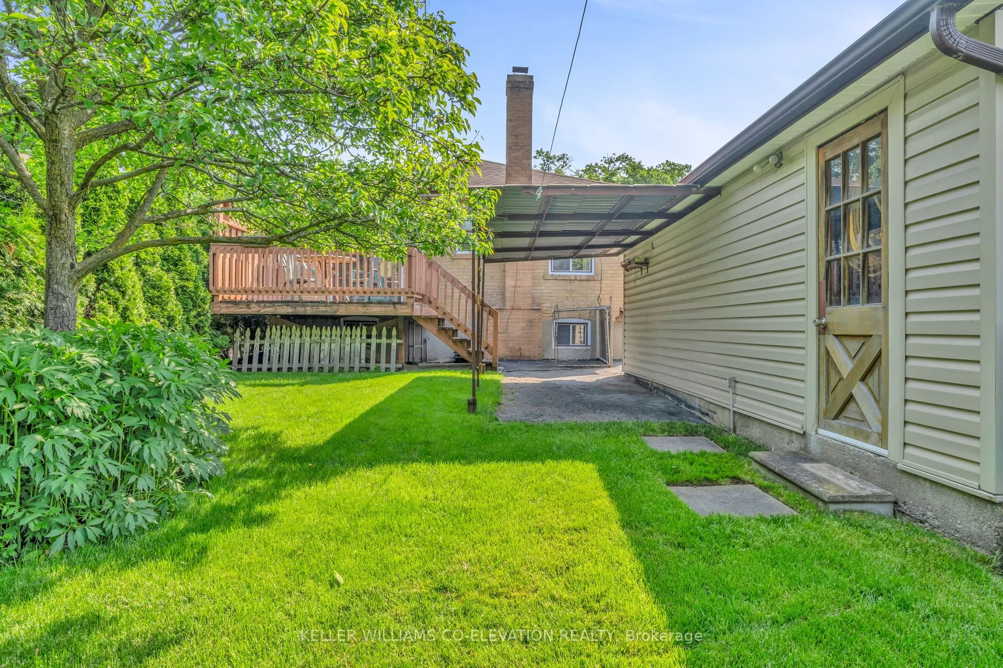 10 Robindale Avenue