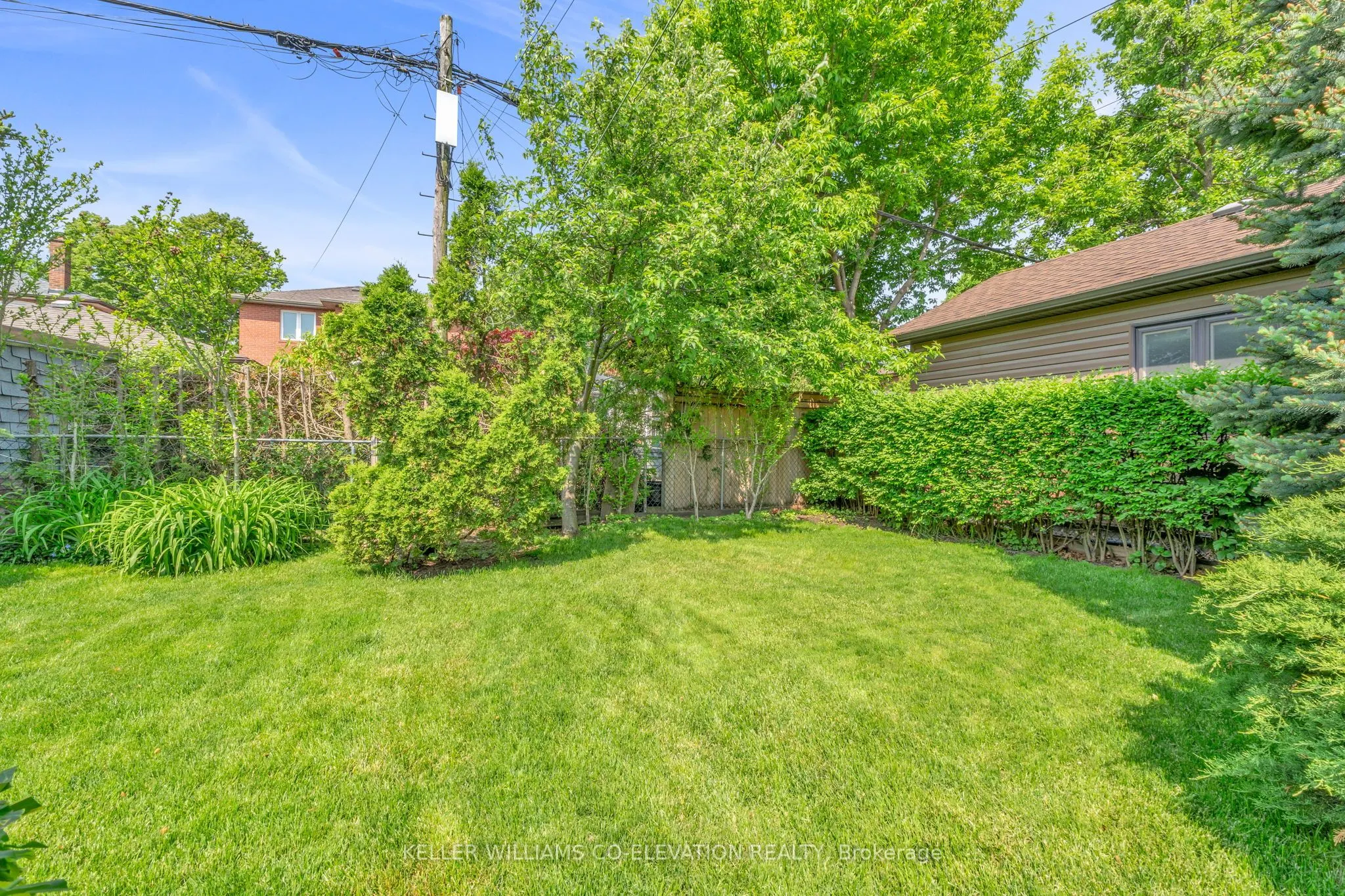 10 Robindale Avenue