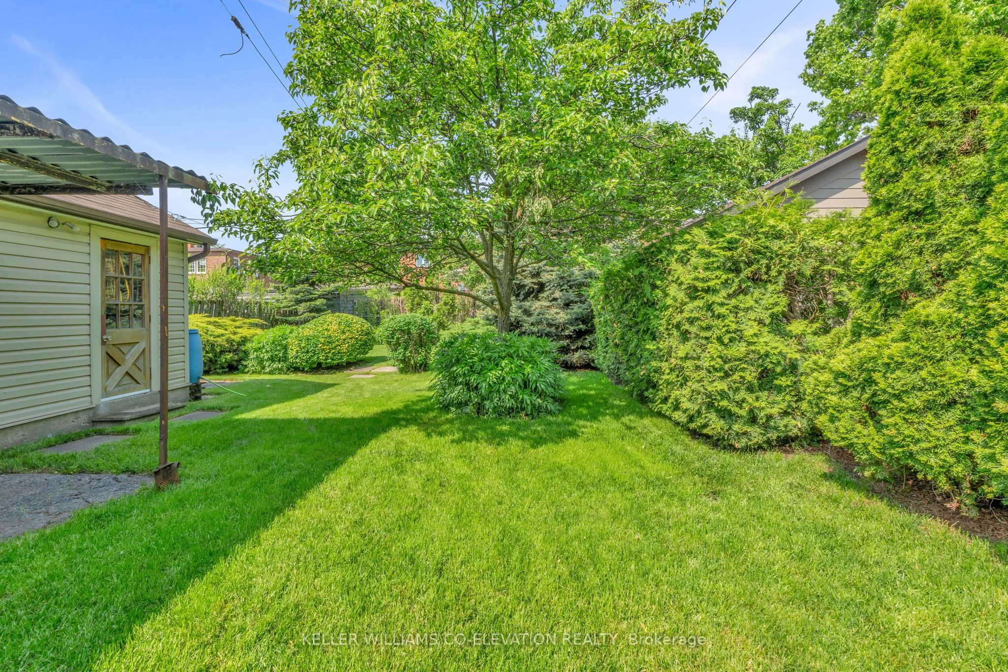 10 Robindale Avenue