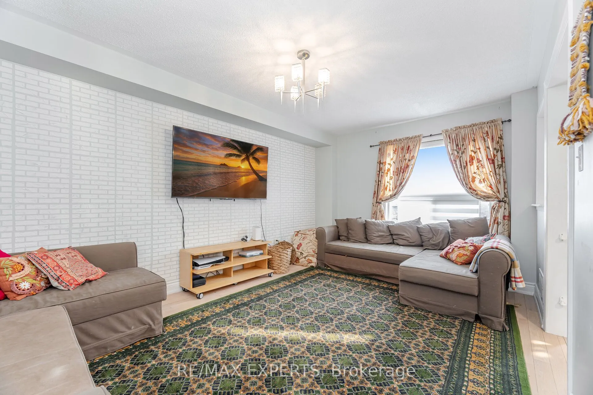 94 Queen Mary Drive