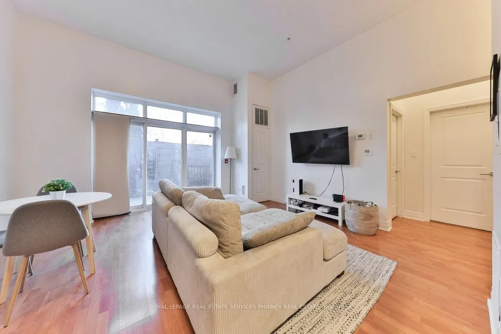459 Kerr Street, #105