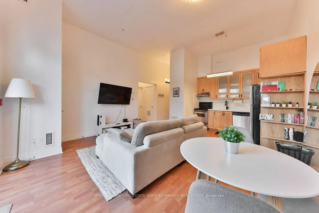 459 Kerr Street, #105