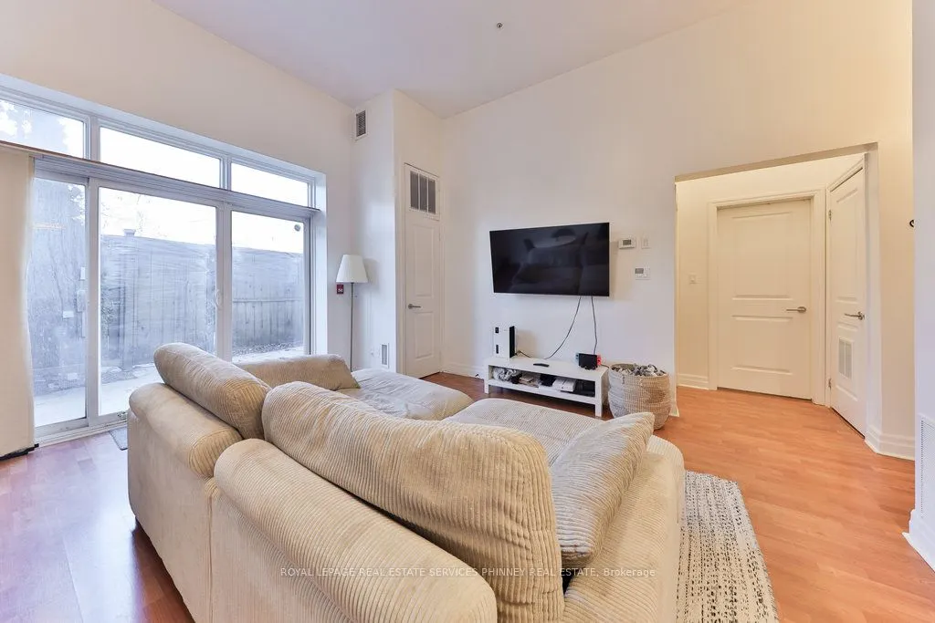 459 Kerr Street, #105