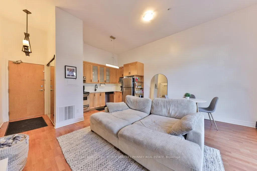 459 Kerr Street, #105