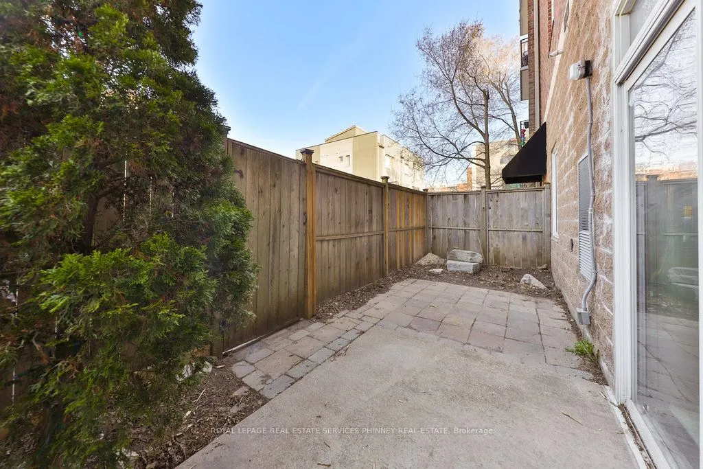 459 Kerr Street, #105