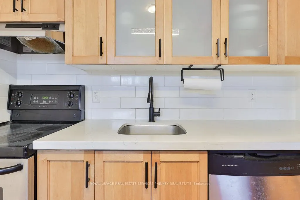 459 Kerr Street, #105
