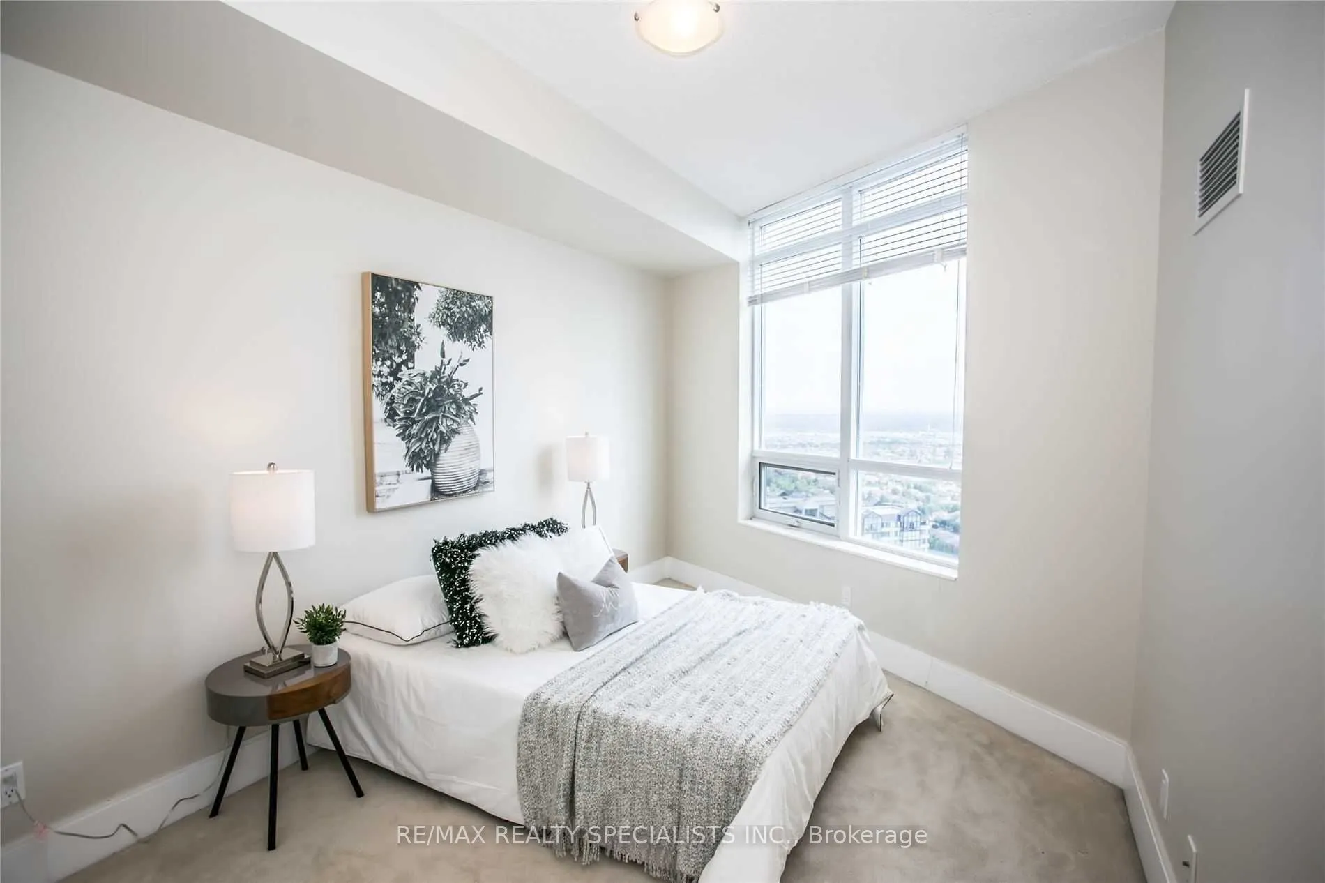 330 Burnhamthorpe Road, #3203