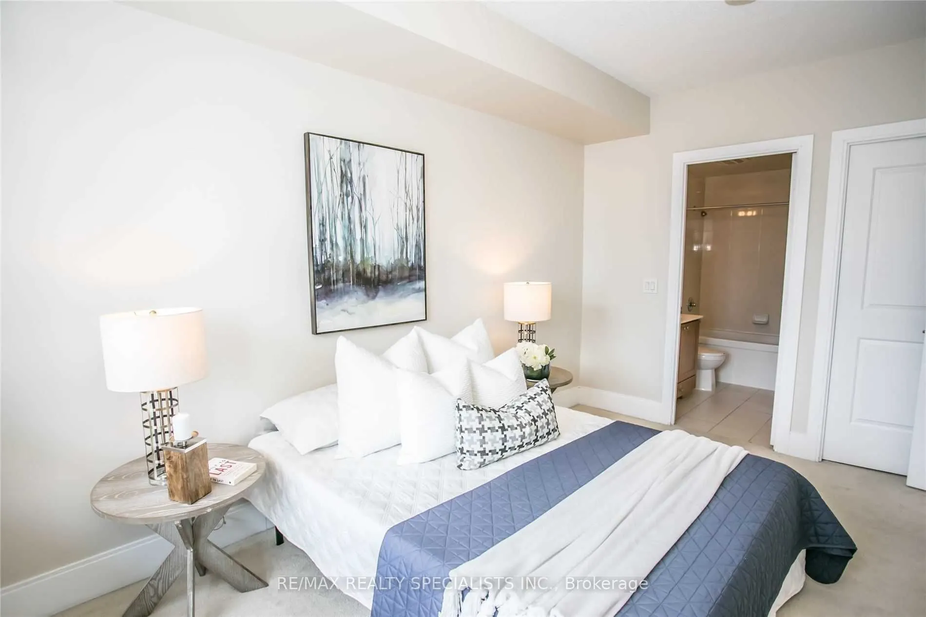 330 Burnhamthorpe Road, #3203