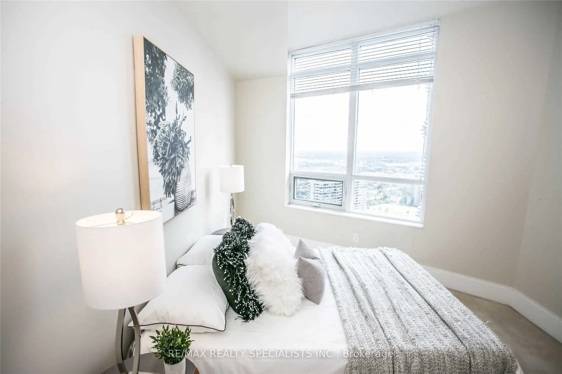 330 Burnhamthorpe Road, #3203