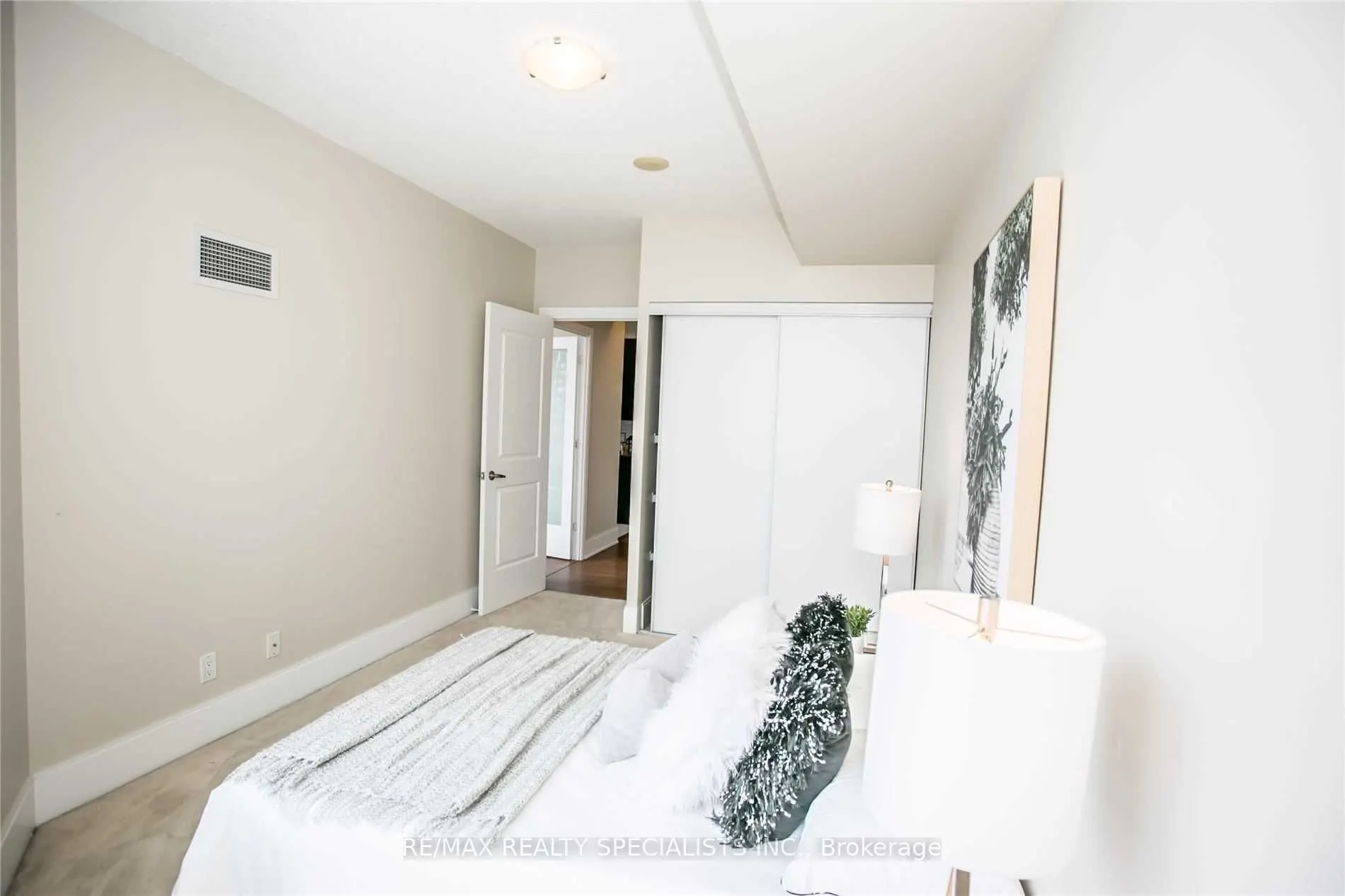 330 Burnhamthorpe Road, #3203