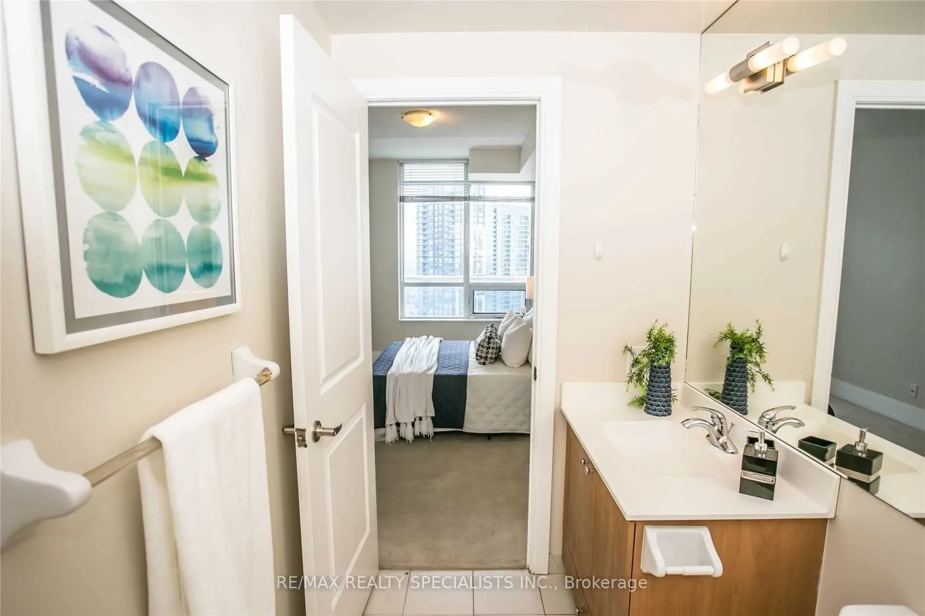 330 Burnhamthorpe Road, #3203