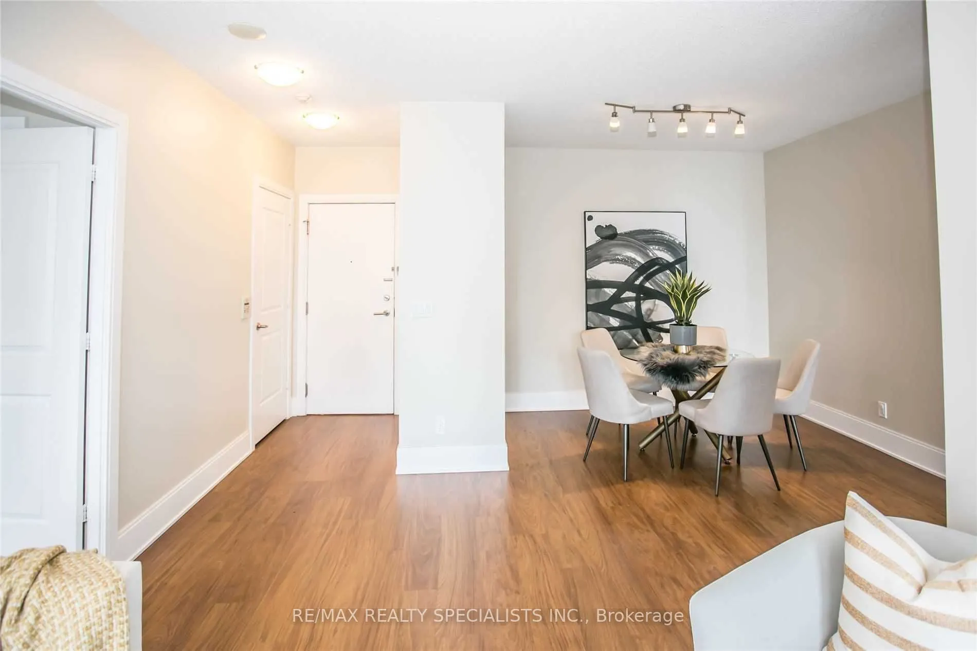 330 Burnhamthorpe Road, #3203