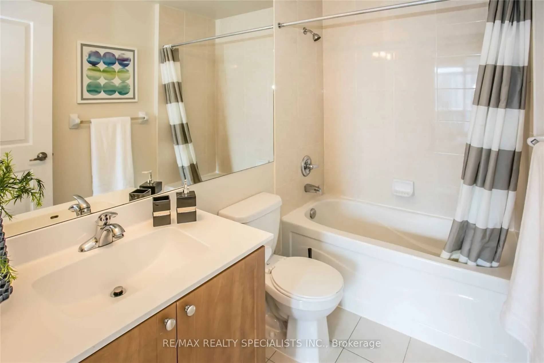 330 Burnhamthorpe Road, #3203