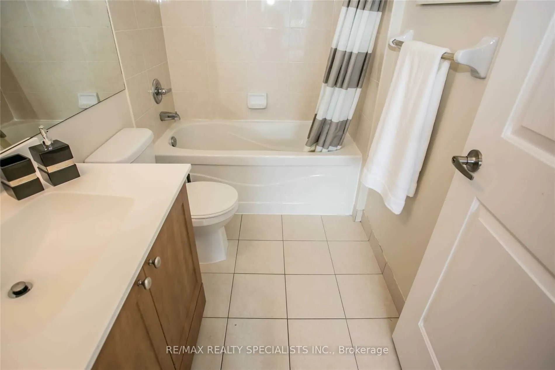 330 Burnhamthorpe Road, #3203