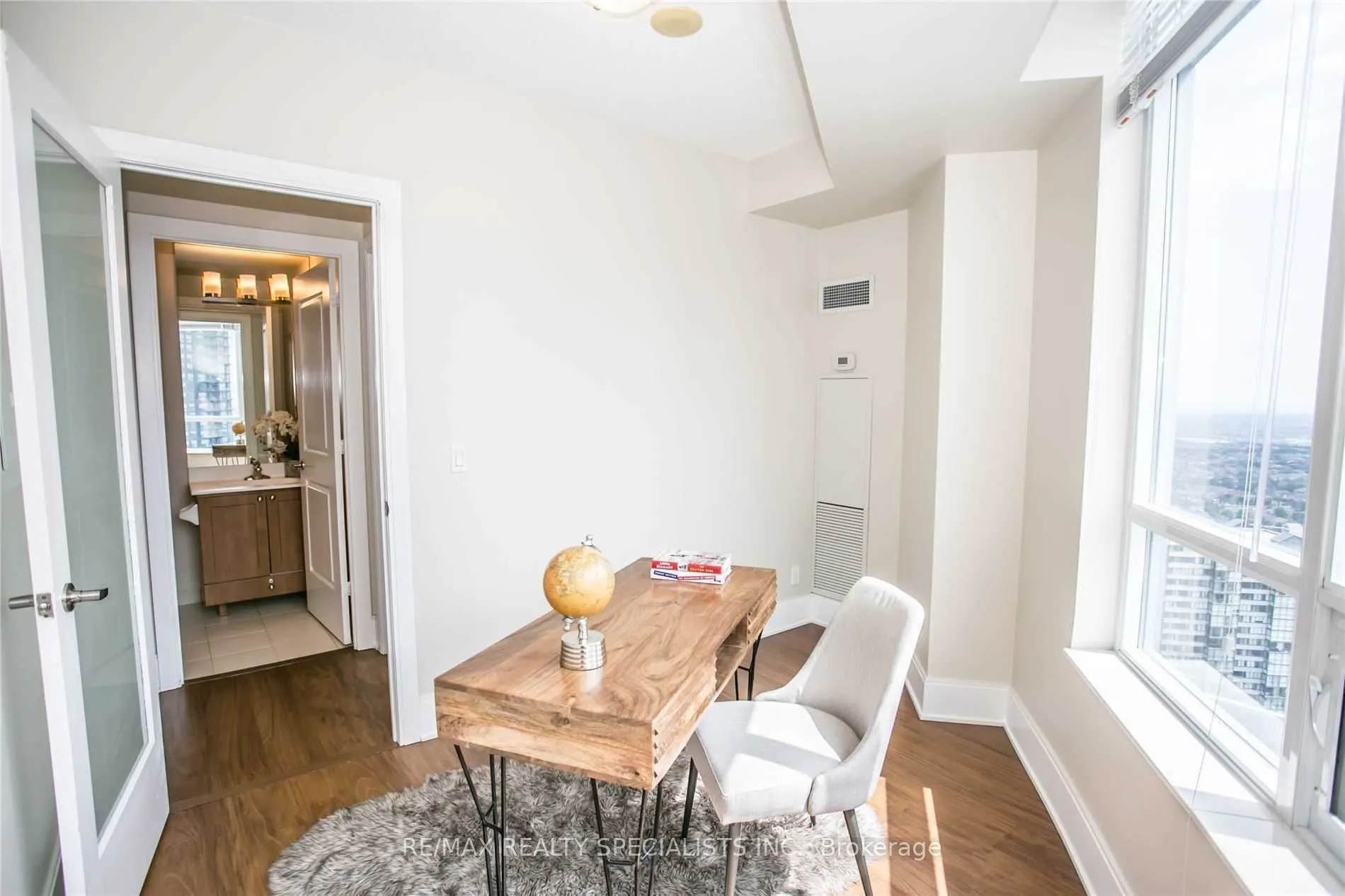 330 Burnhamthorpe Road, #3203
