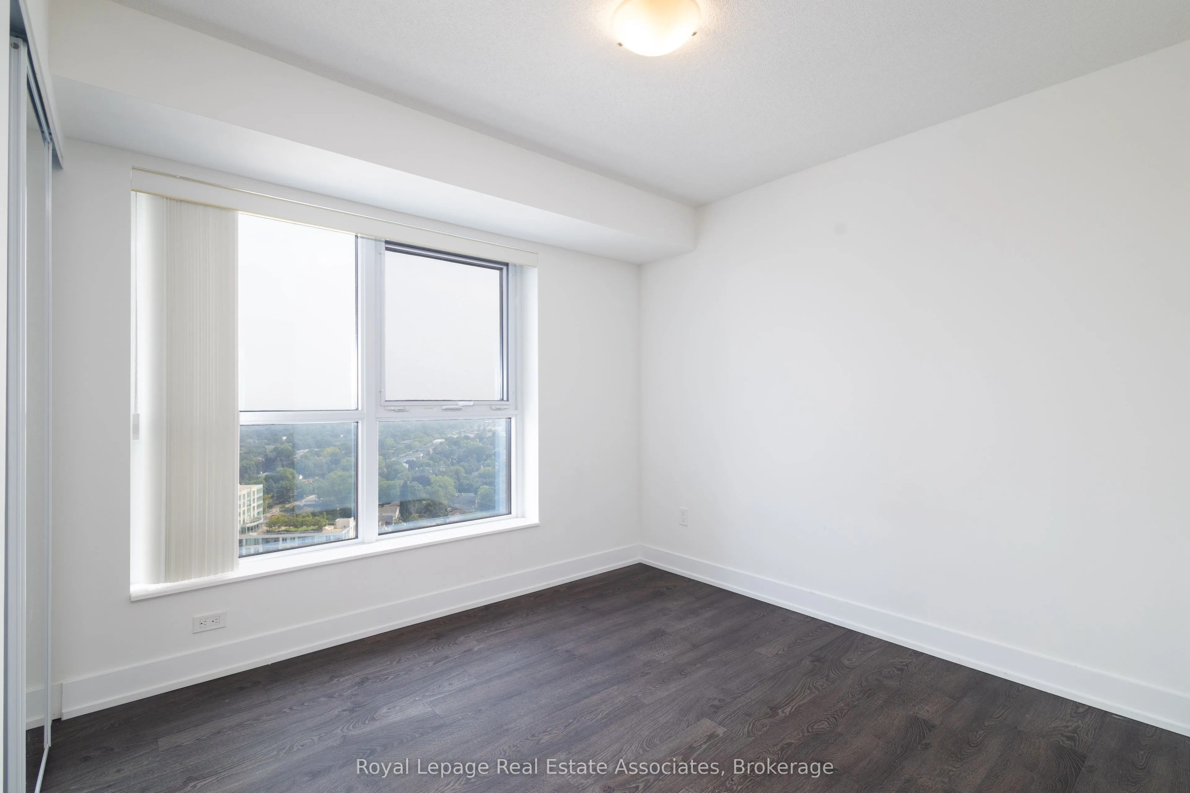 9 Mabelle Avenue, #2422