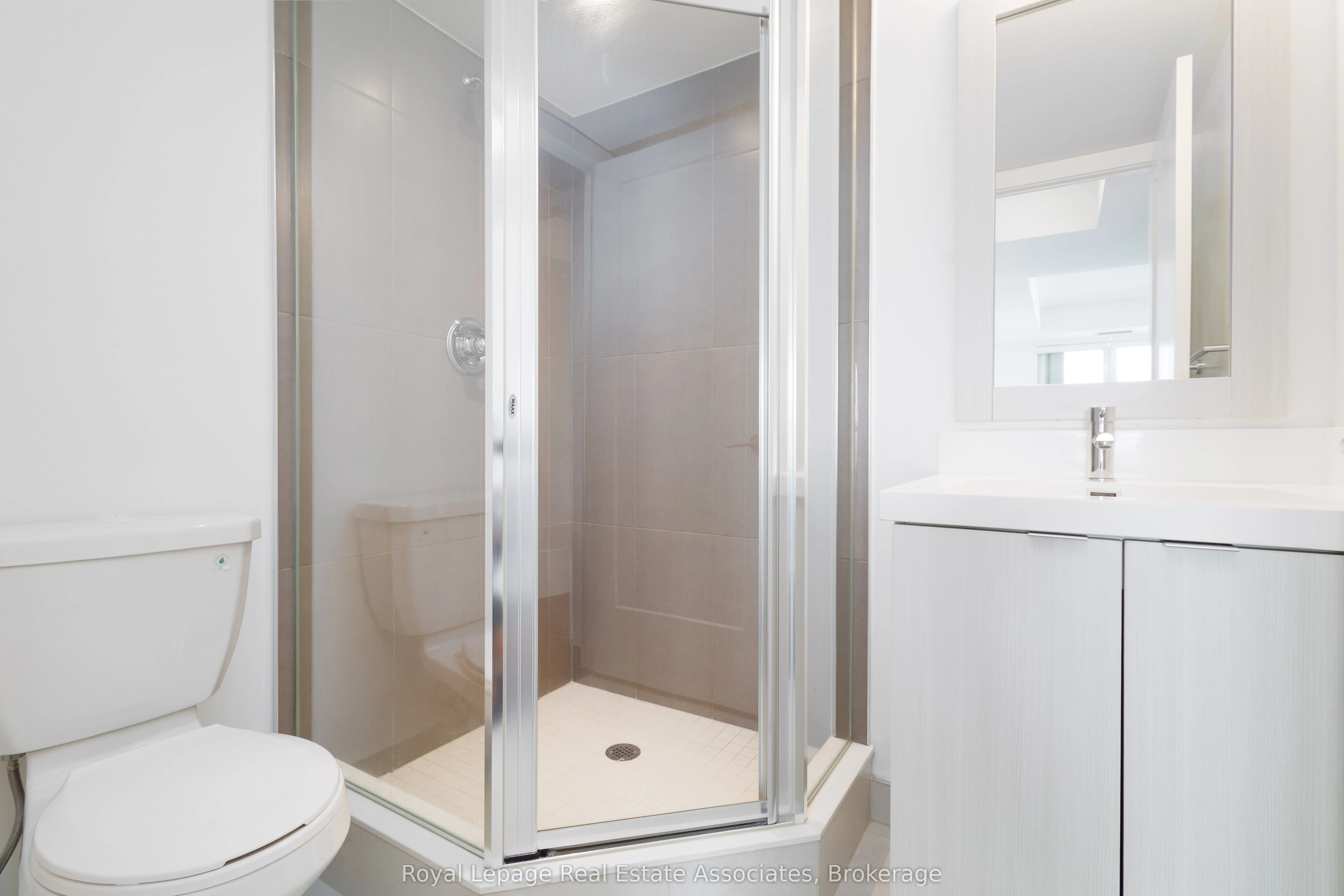 9 Mabelle Avenue, #2422