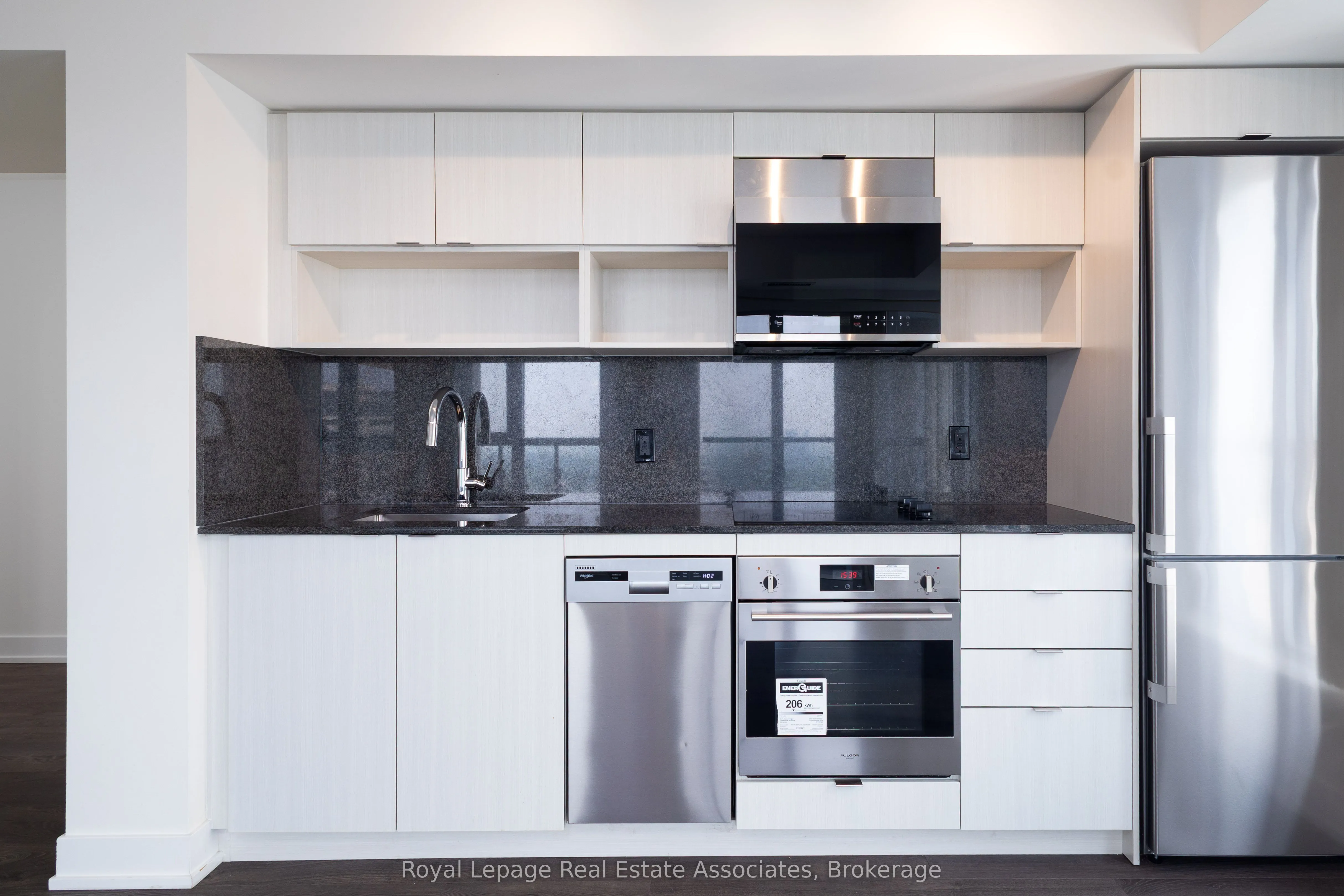 9 Mabelle Avenue, #2422