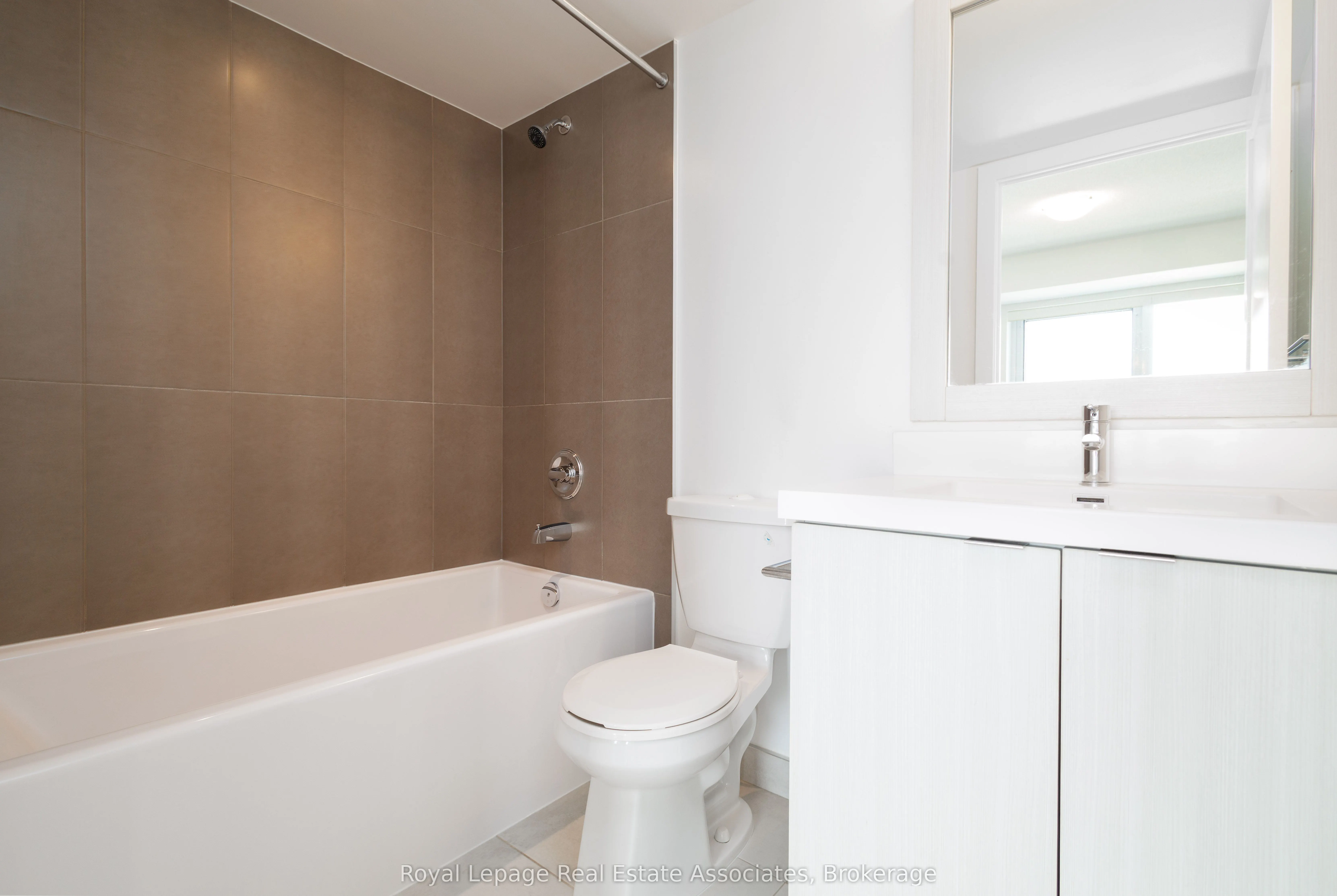 9 Mabelle Avenue, #2422