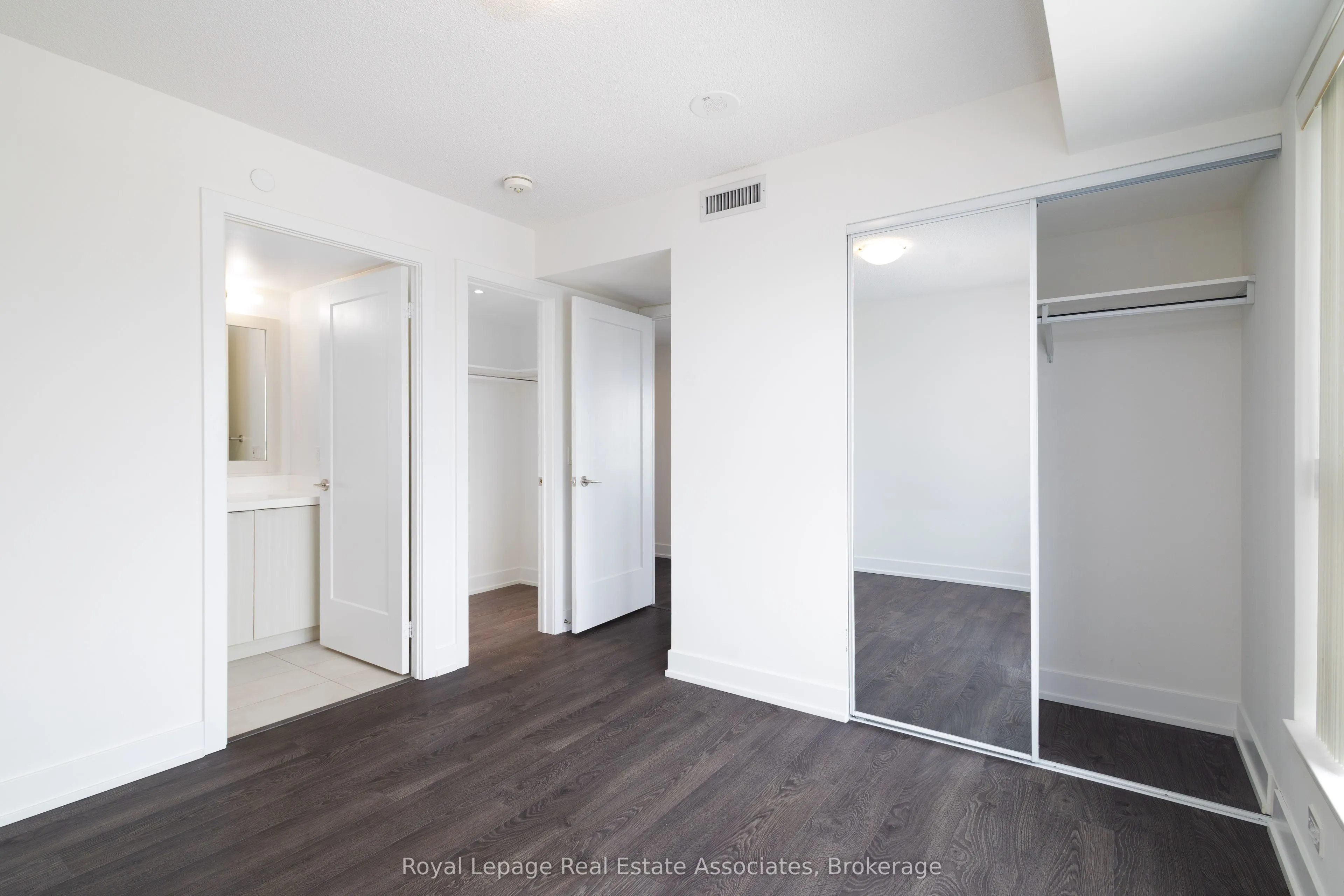 9 Mabelle Avenue, #2422